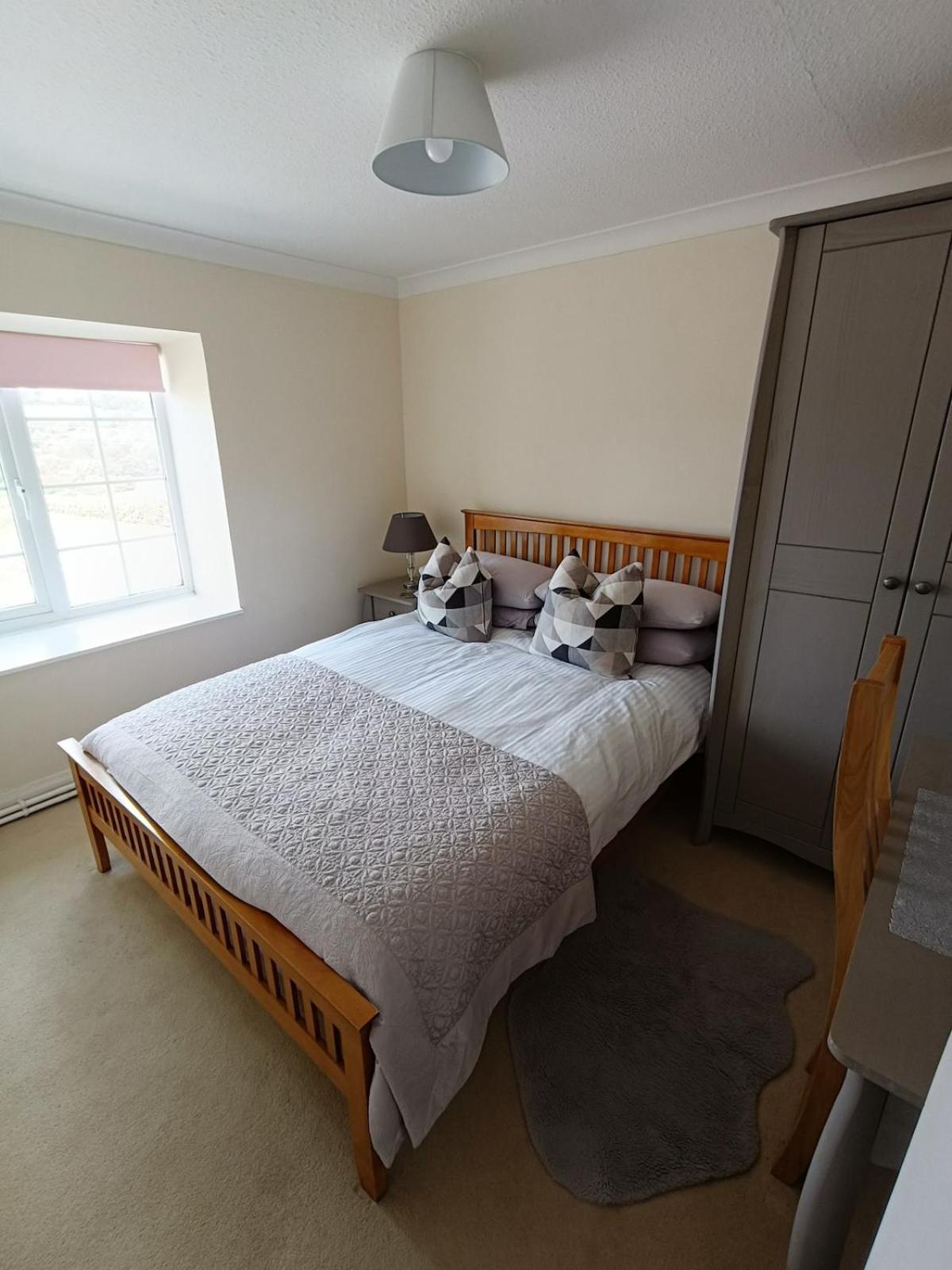 Cozy 3 Bed Cottage in Harrogate with free parking and strong wifi
