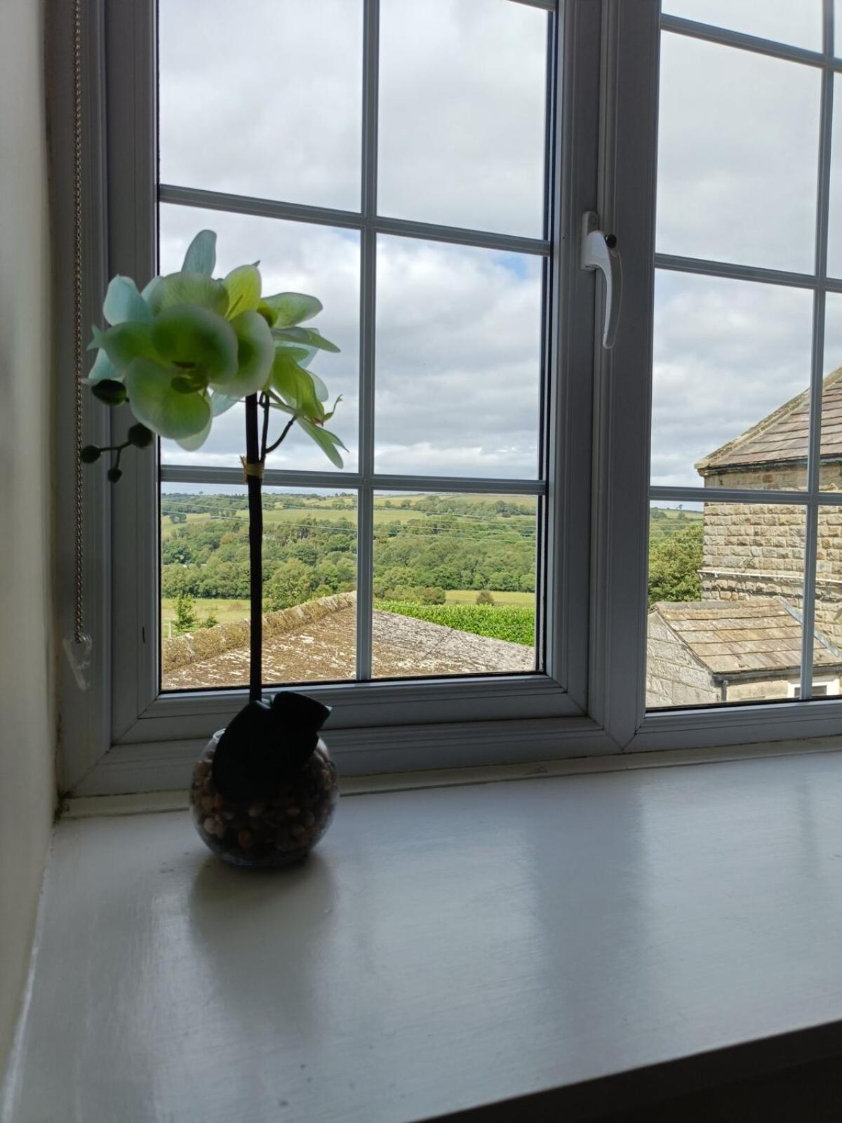 Cozy 3 Bed Cottage in Harrogate with free parking and strong wifi
