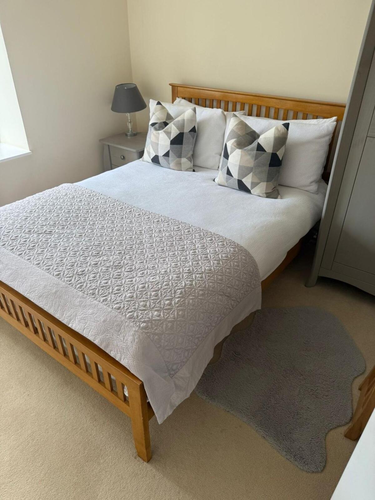 Cozy 3 Bed Cottage in Harrogate with free parking and strong wifi