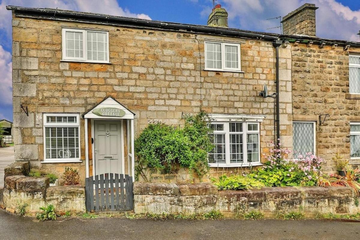 Cozy 3 Bed Cottage in Harrogate with free parking and strong wifi