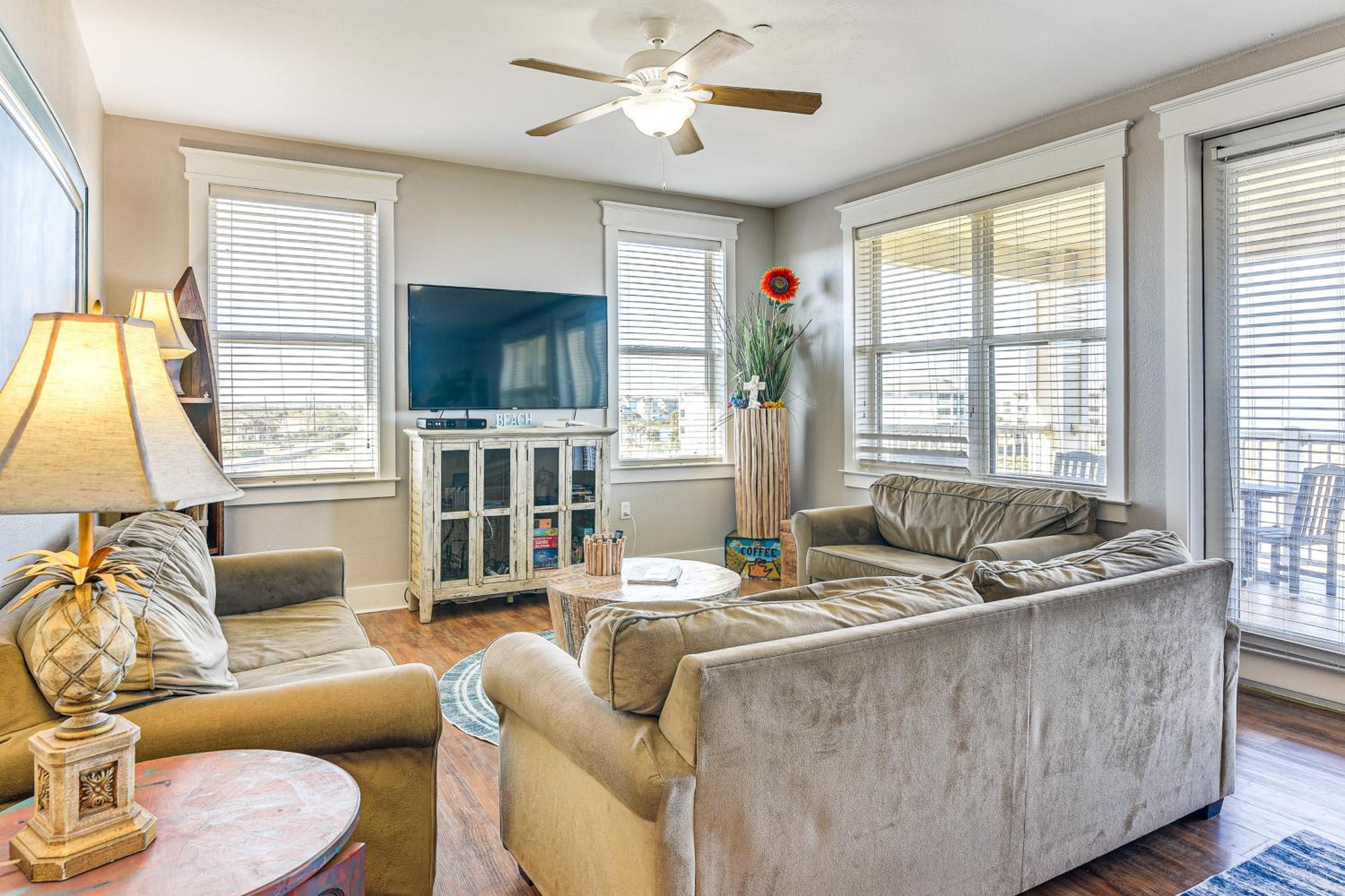 Private Beach Access Galveston Resort Condo!