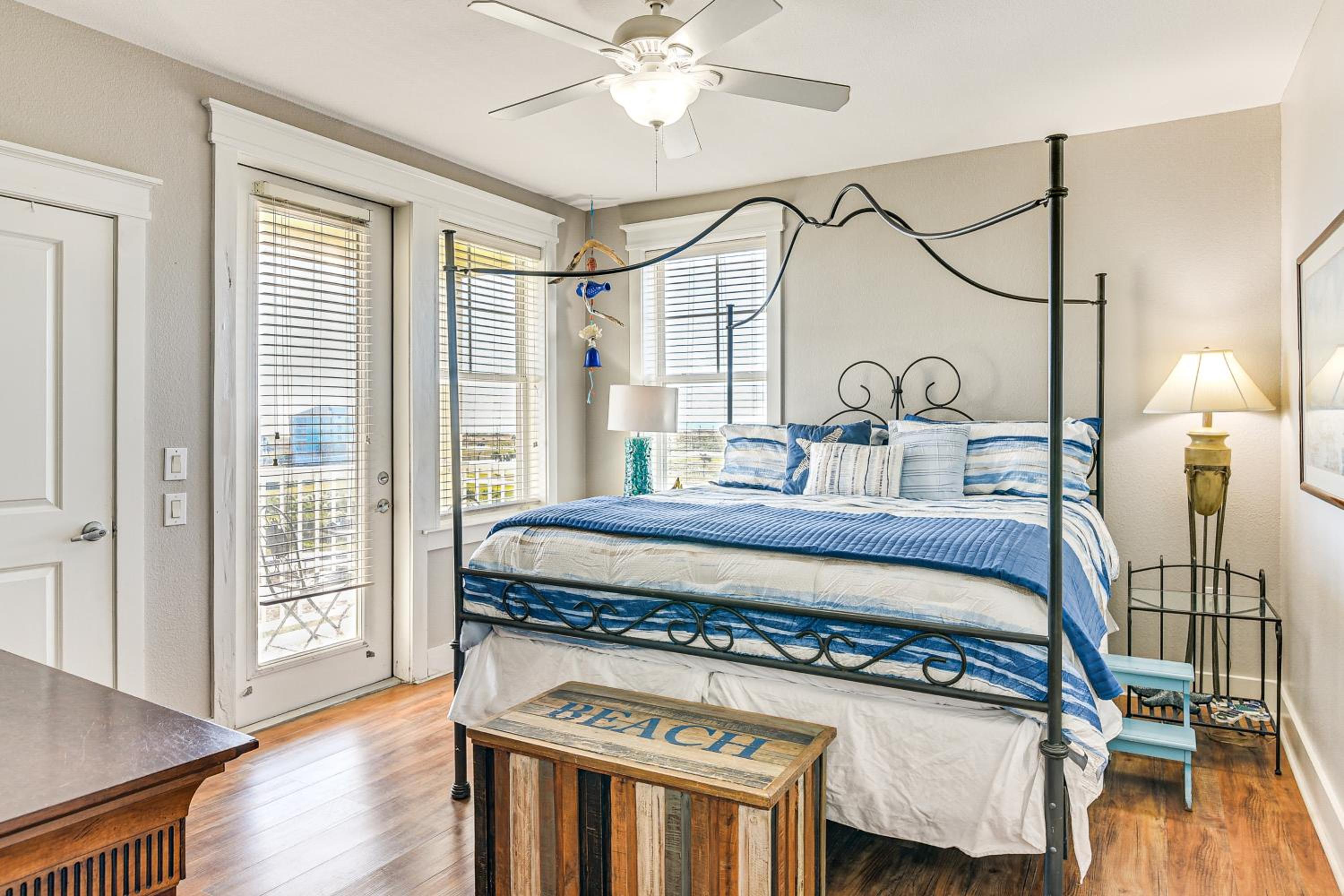 Private Beach Access Galveston Resort Condo!