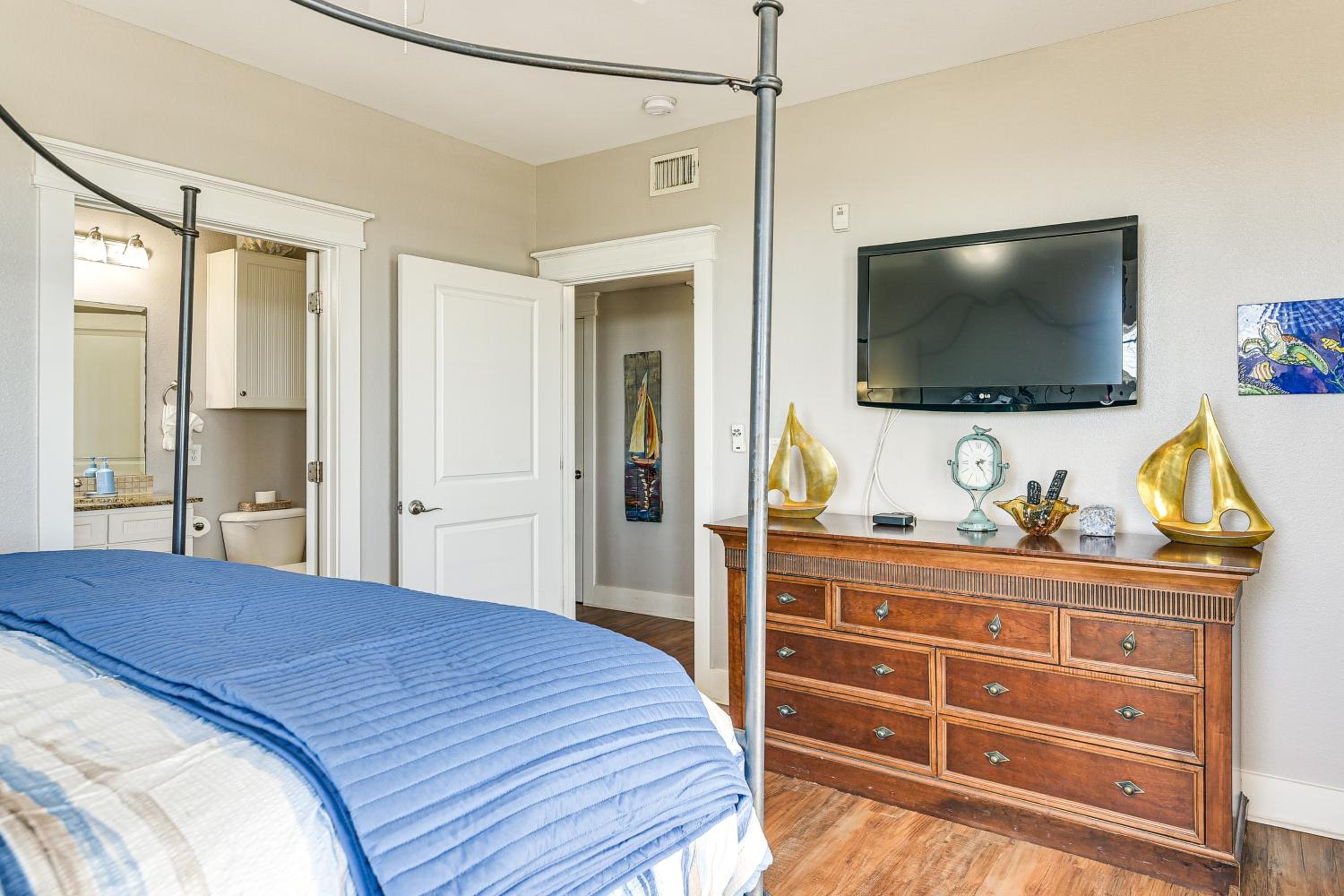 Private Beach Access Galveston Resort Condo!