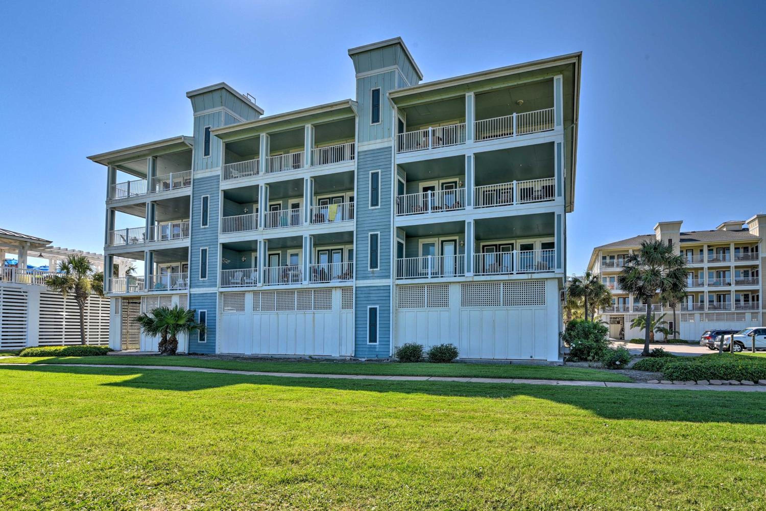 Private Beach Access Galveston Resort Condo!