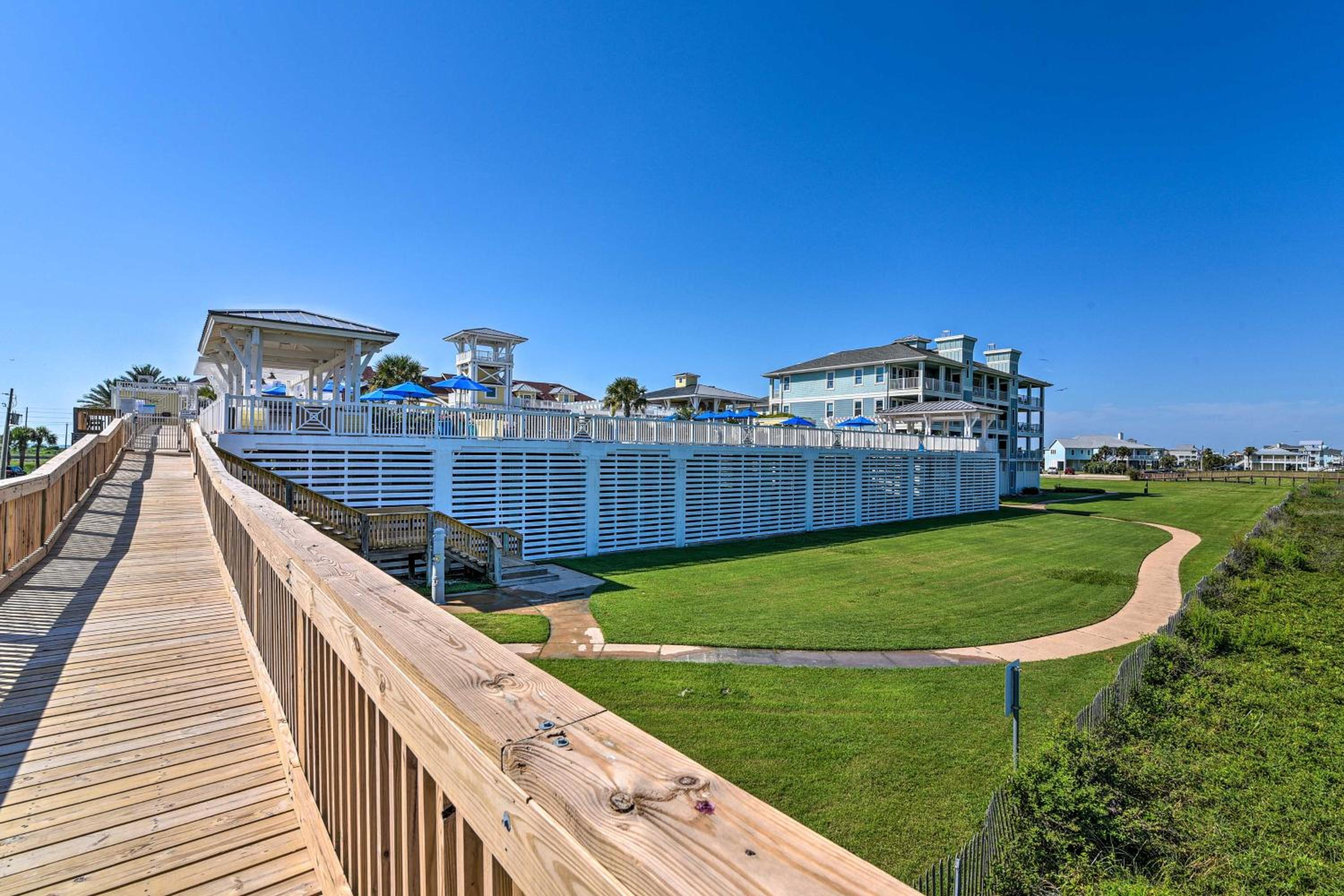 Private Beach Access Galveston Resort Condo!