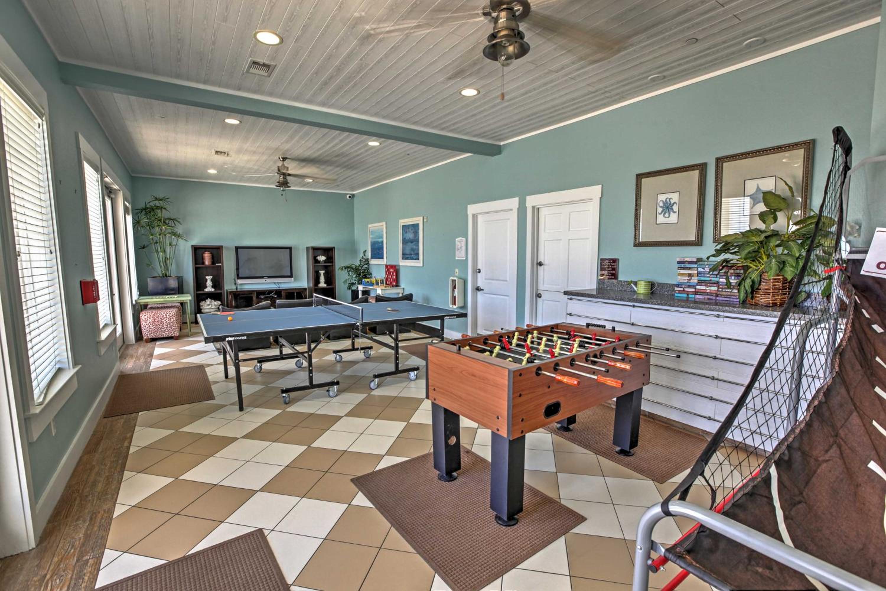 Private Beach Access Galveston Resort Condo!