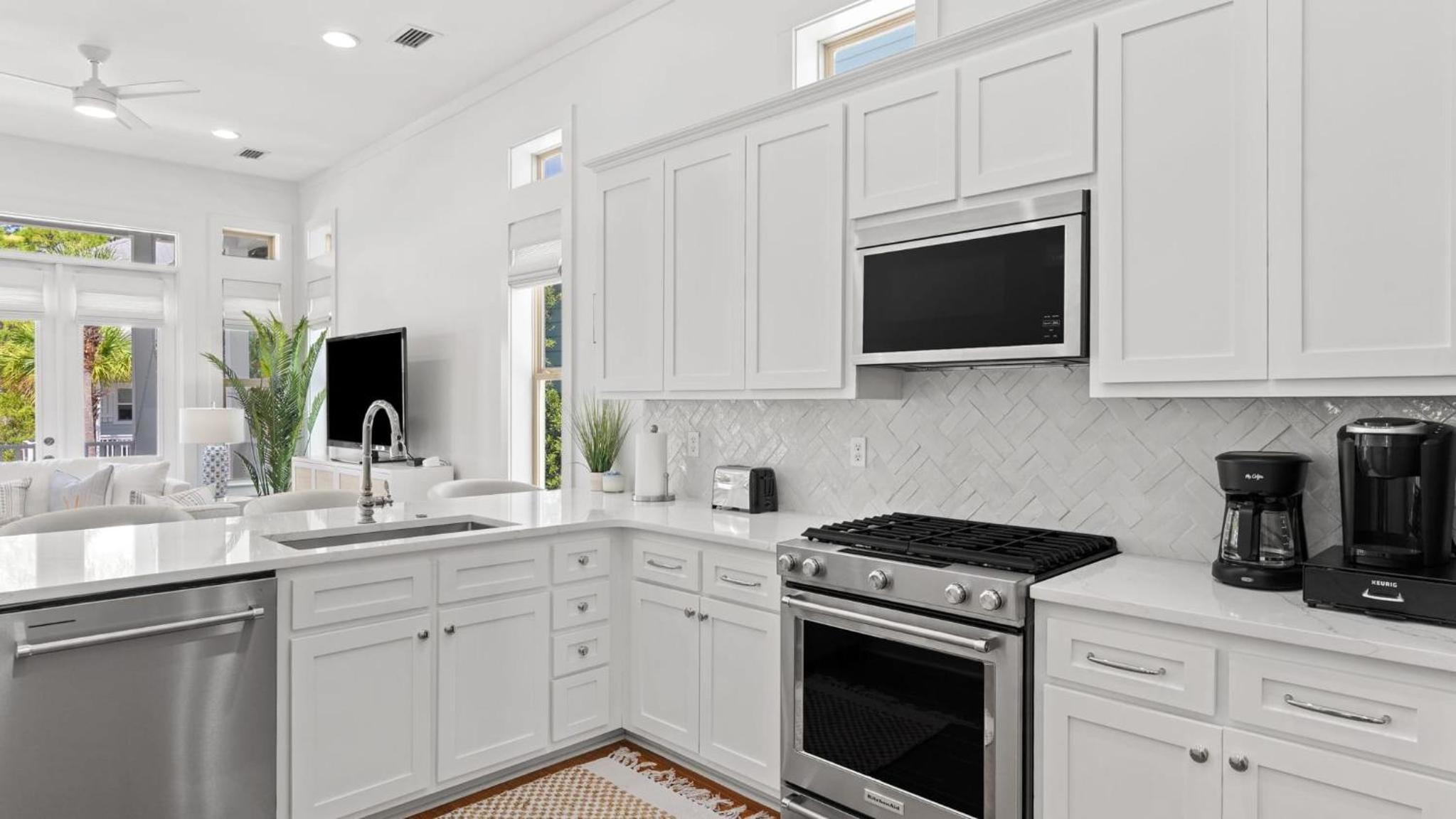 3 Ensuite Bedrooms Porches BBQ Near Inlet Beach 30A Ciel Bleu by Avantstay