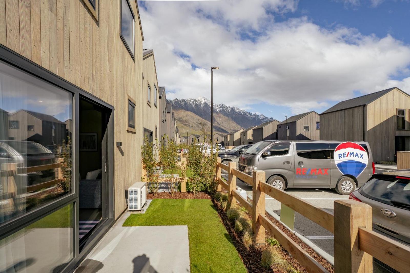 Ski Villa with carpark 29 - As Central as It Gets!