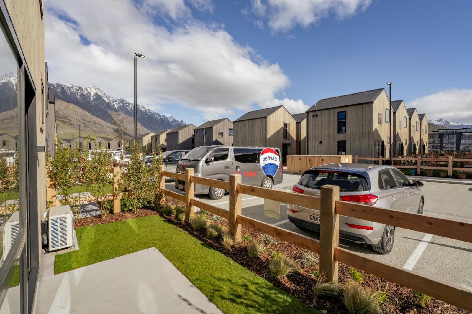 Ski Villa with carpark 29 - As Central as It Gets!