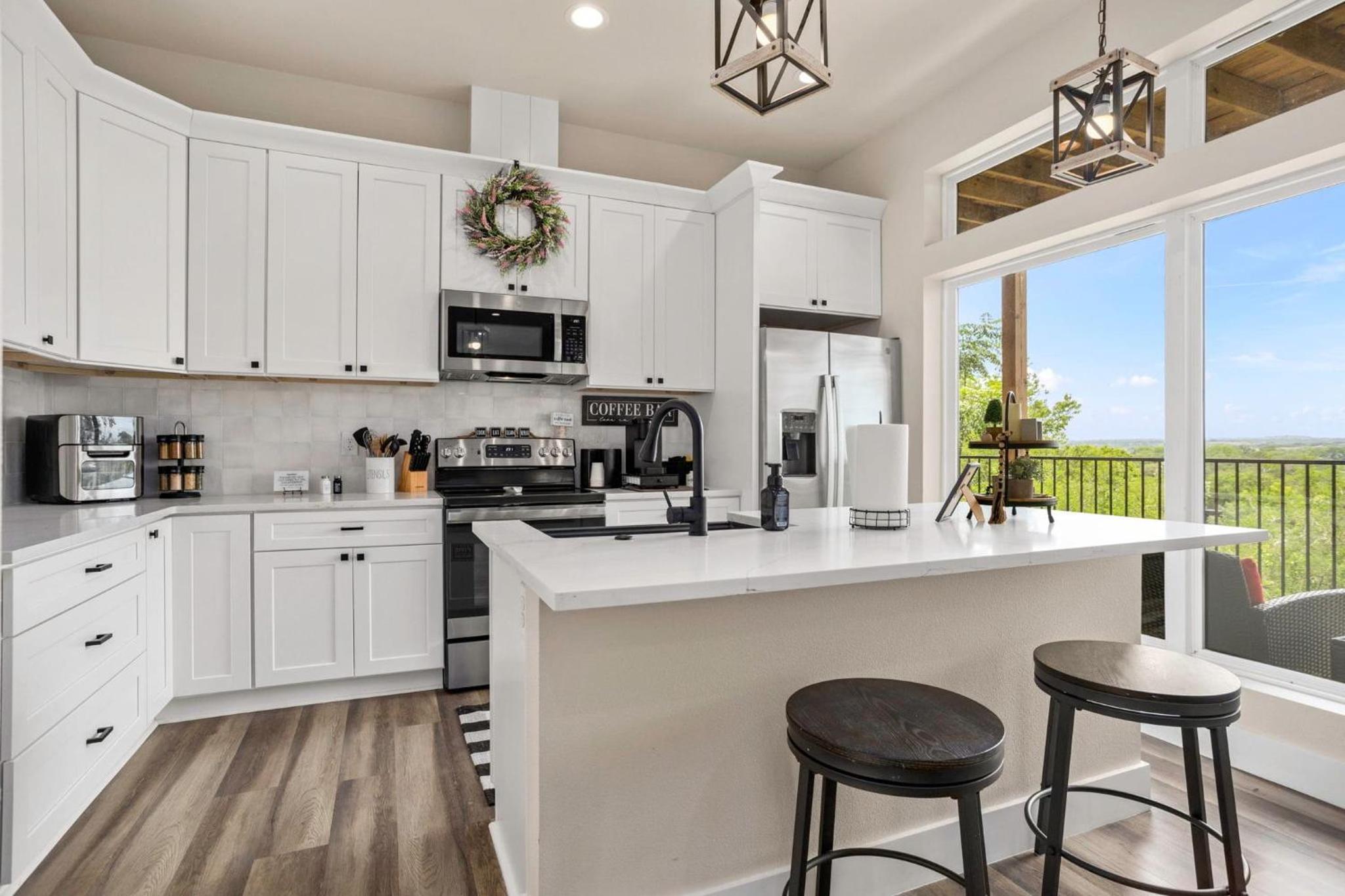 Riverside Luxury A/B, Sleeps 12!