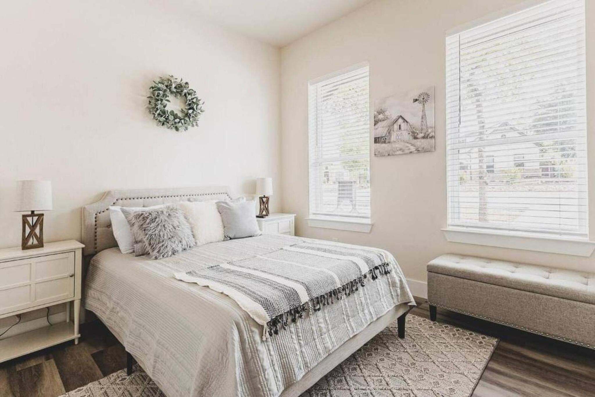 Riverside Luxury A/B, Sleeps 12!