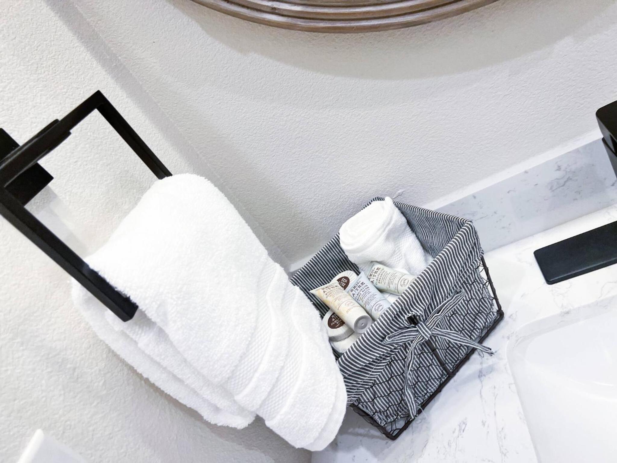 Riverside Luxury A/B, Sleeps 12!