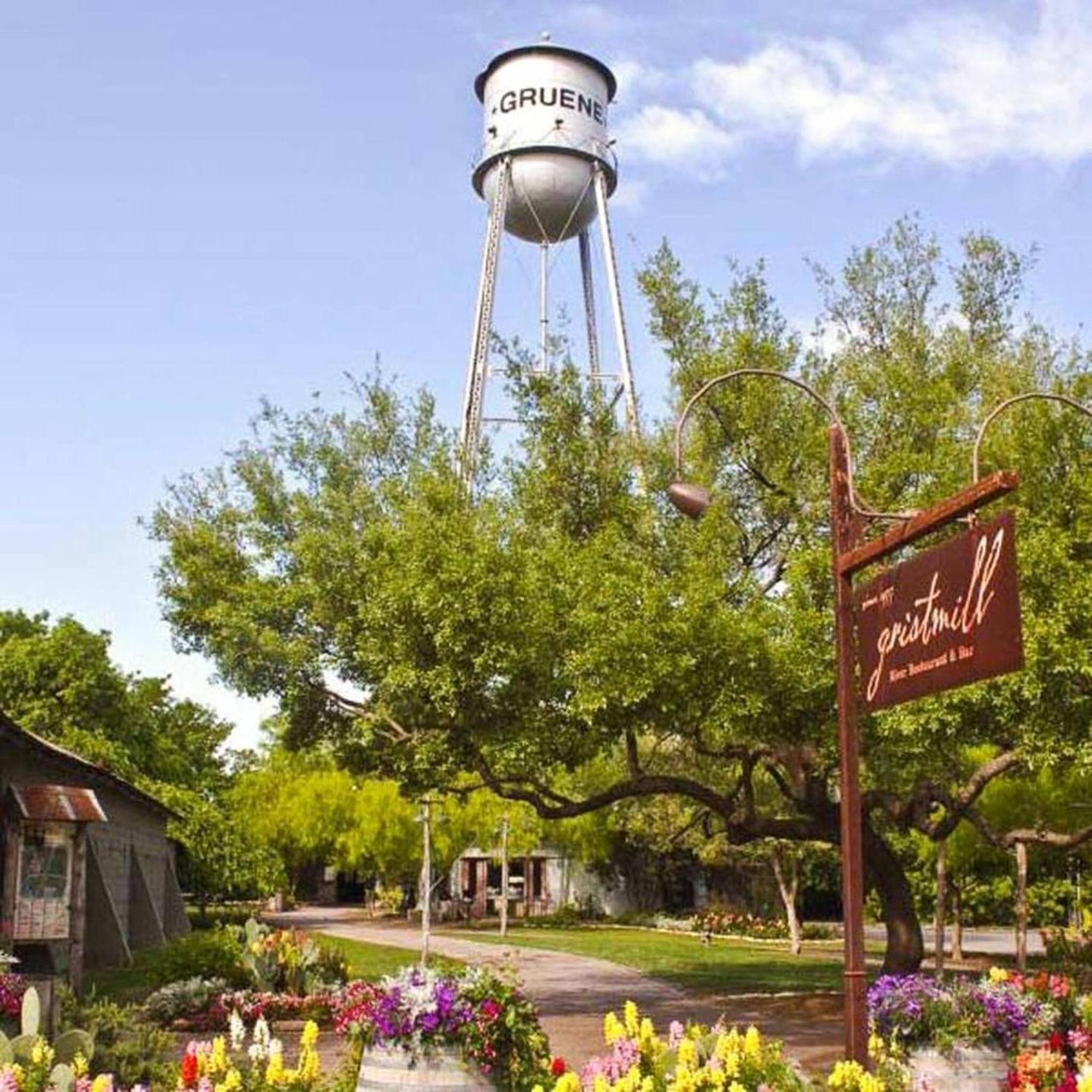 Riverside Luxury A/B, Sleeps 12!