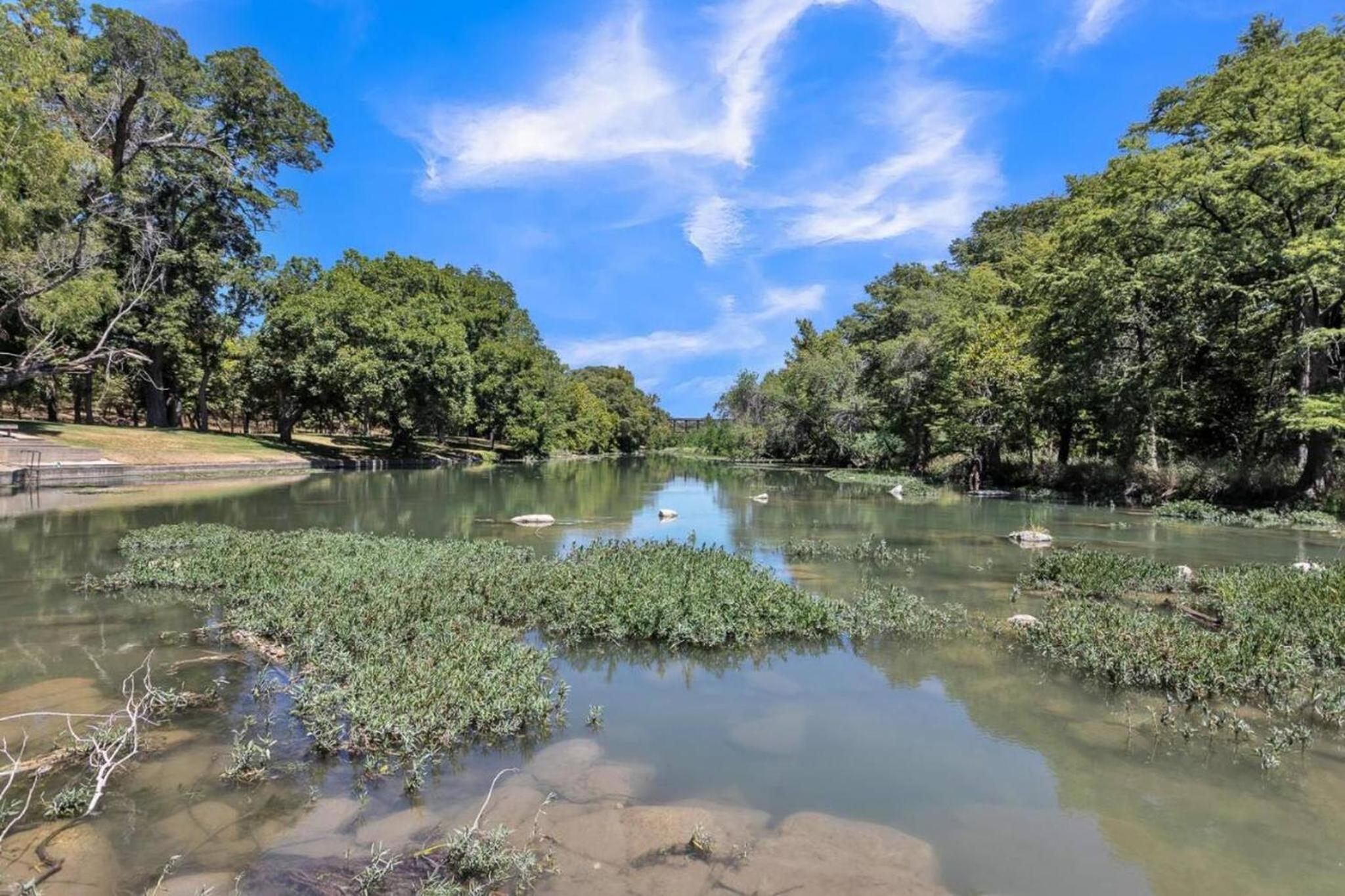 Riverside Luxury A/B, Sleeps 12!