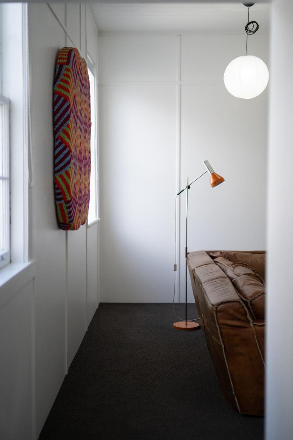 City Apartment - Steps to Cafés, Galleries & Coast