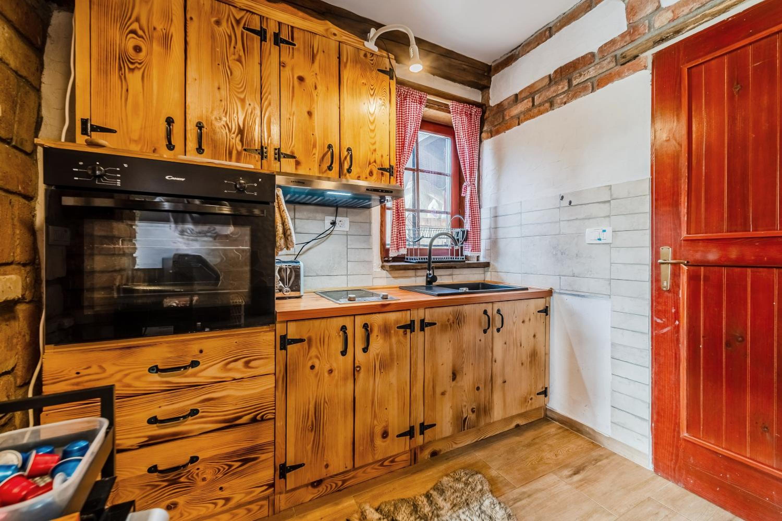 Nature Lodge With Sauna and Hot Tub - Happy Rentals
