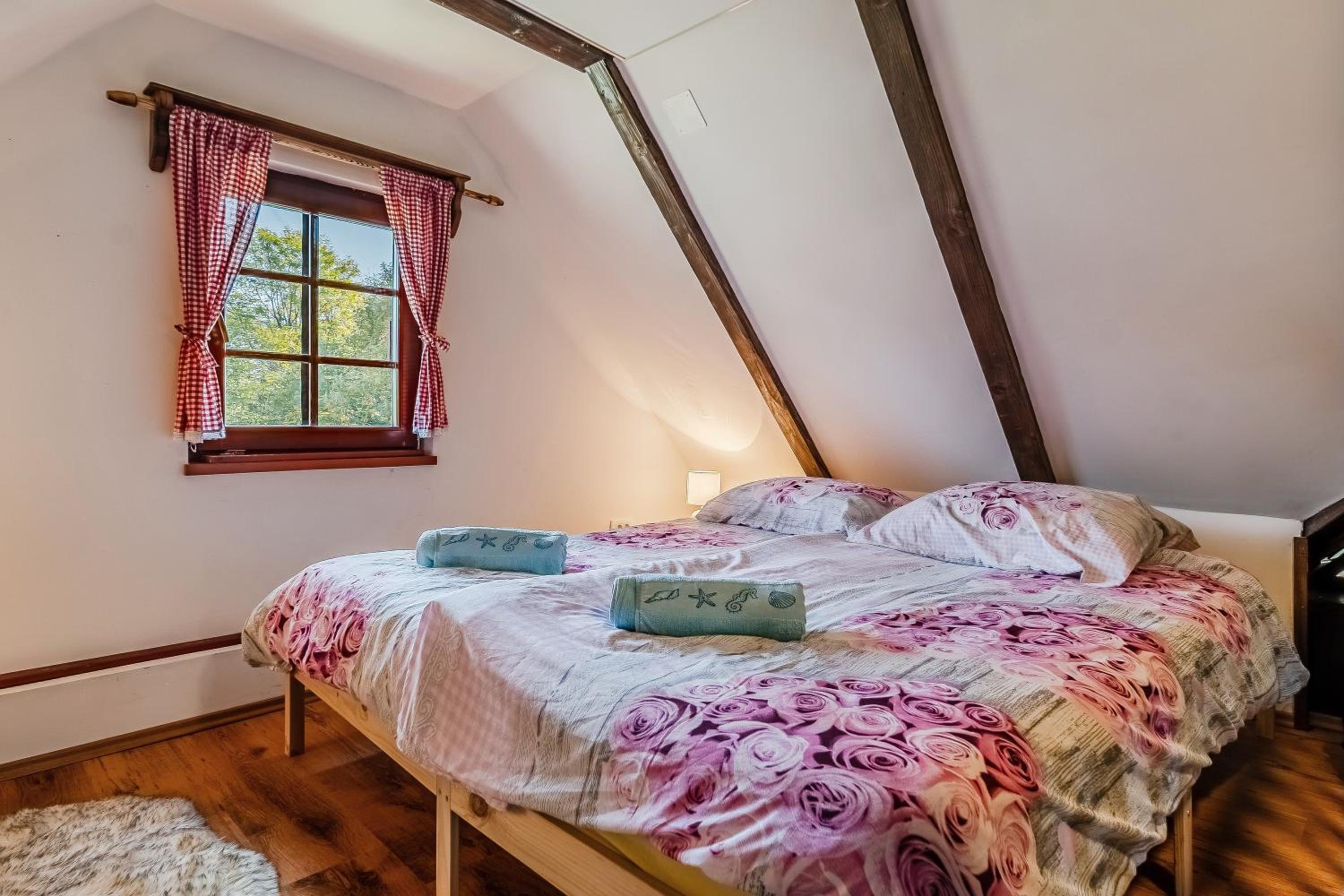 Nature Lodge With Sauna and Hot Tub - Happy Rentals