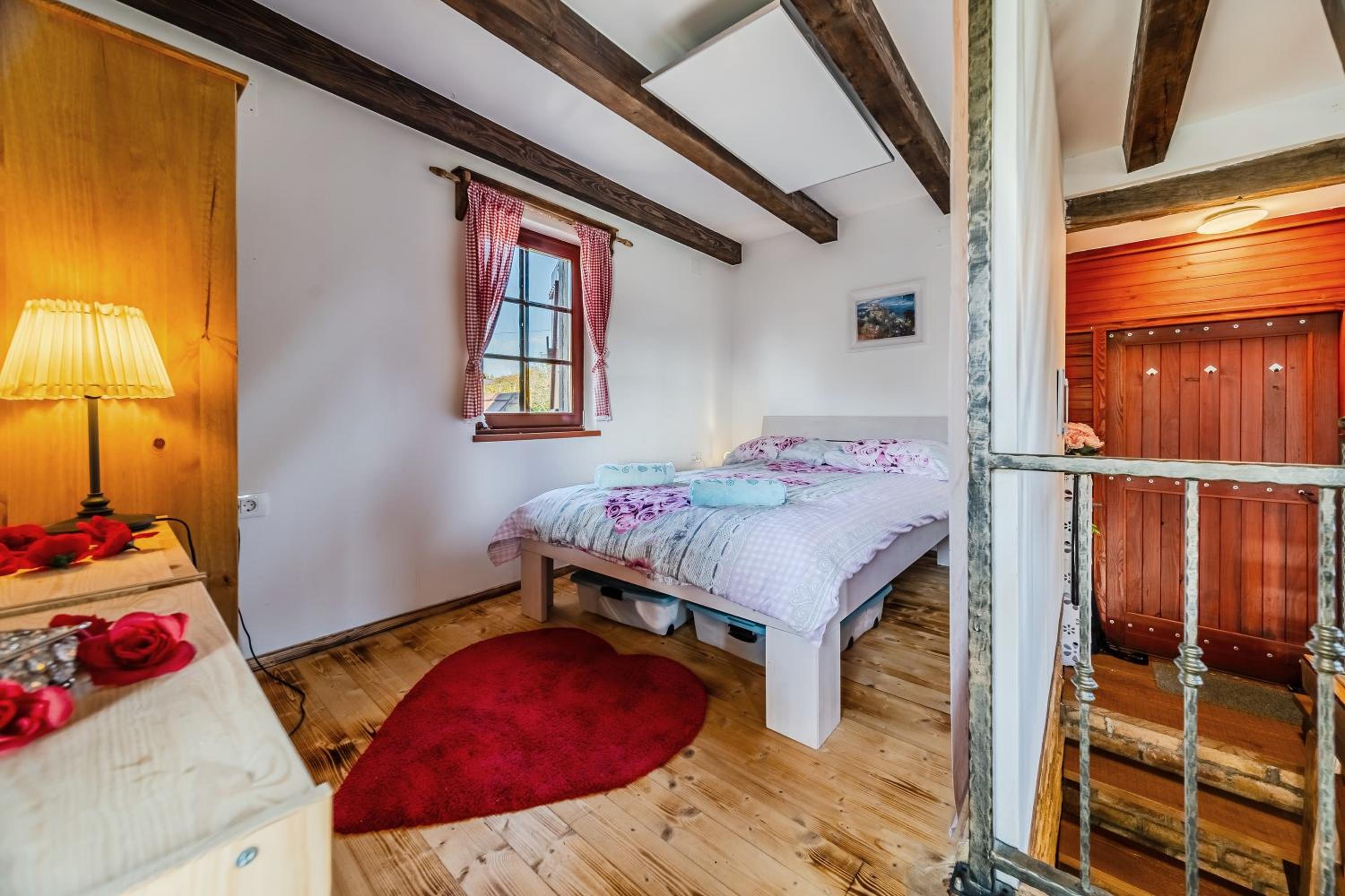 Nature Lodge With Sauna and Hot Tub - Happy Rentals