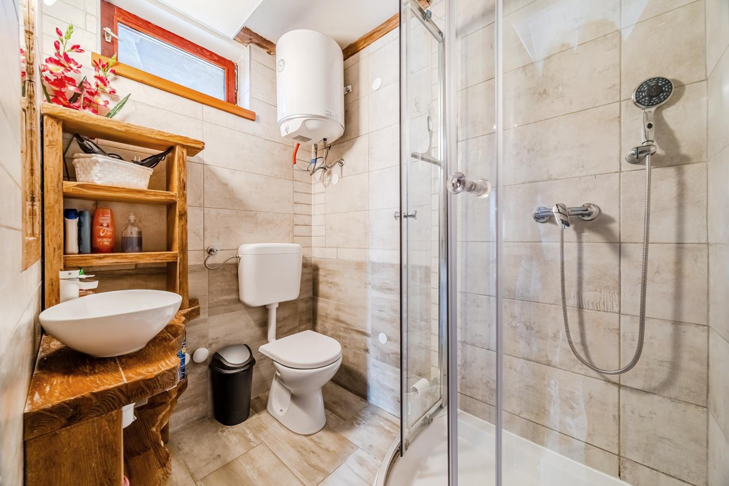 Nature Lodge With Sauna and Hot Tub - Happy Rentals