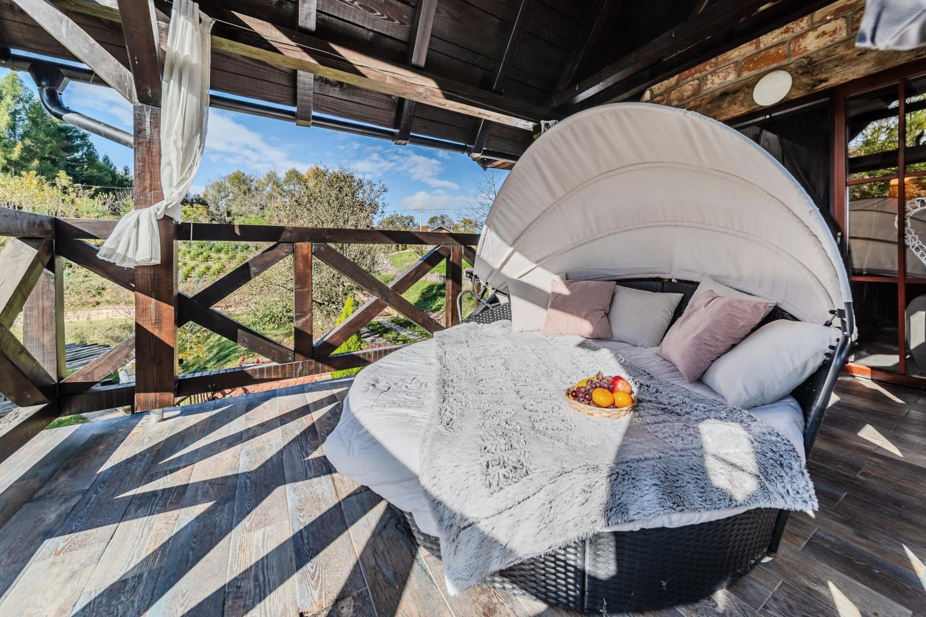 Nature Lodge With Sauna and Hot Tub - Happy Rentals