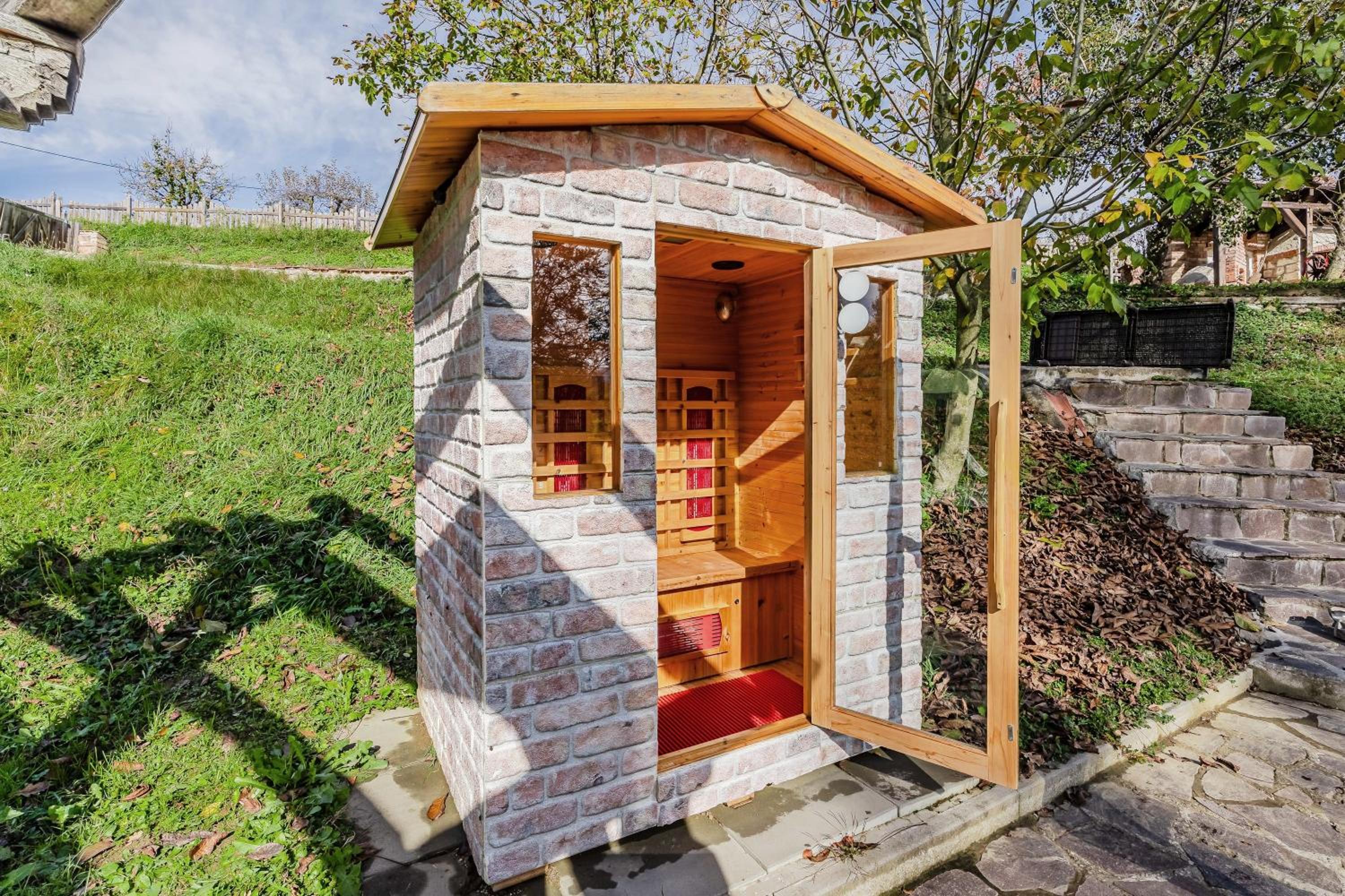 Nature Lodge With Sauna and Hot Tub - Happy Rentals