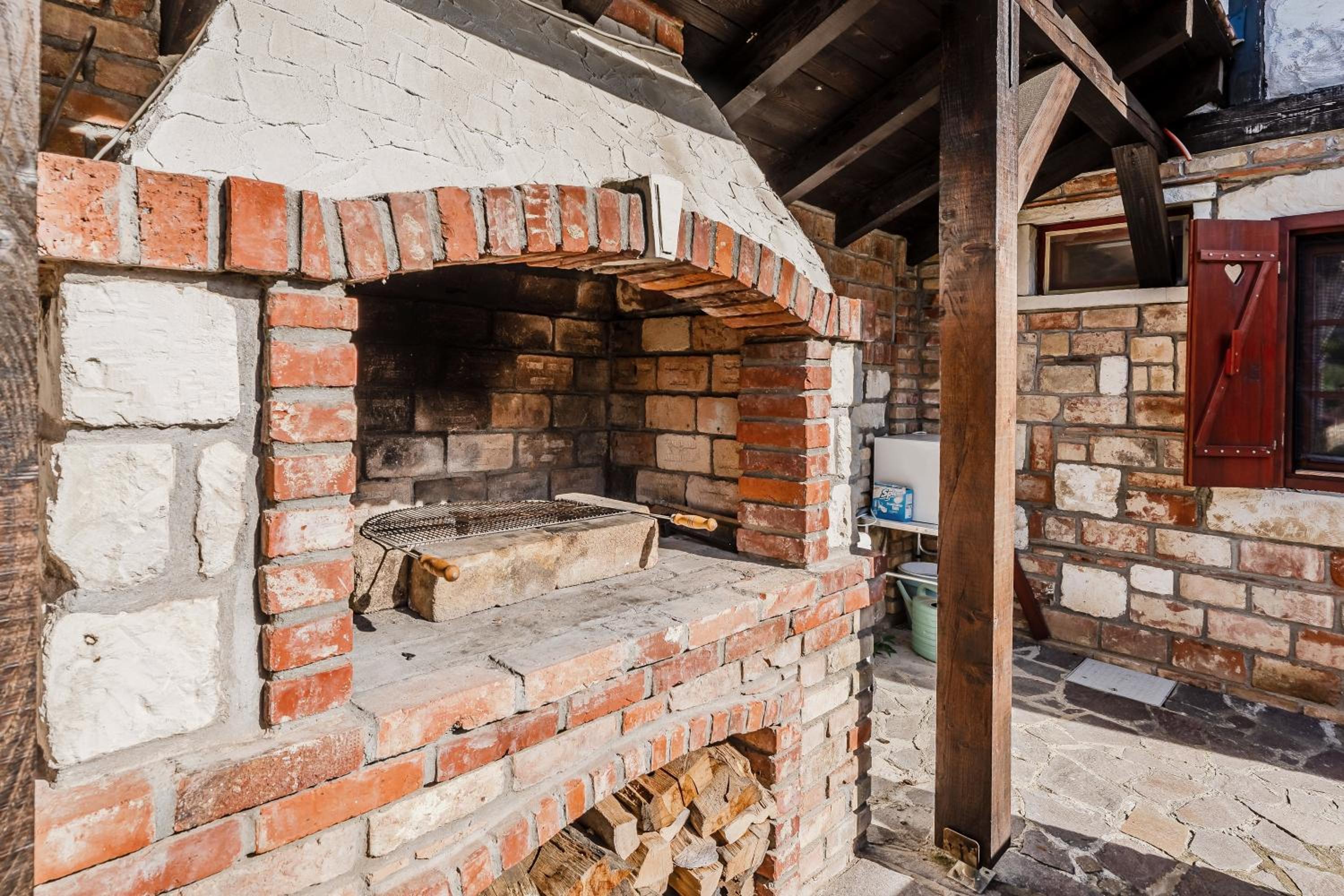 Nature Lodge With Sauna and Hot Tub - Happy Rentals