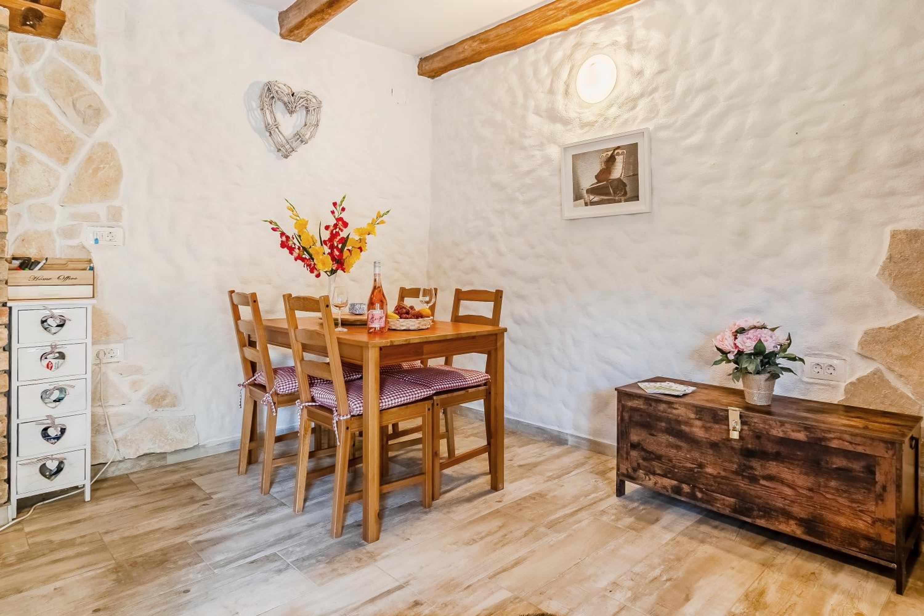 Nature Lodge With Sauna and Hot Tub - Happy Rentals