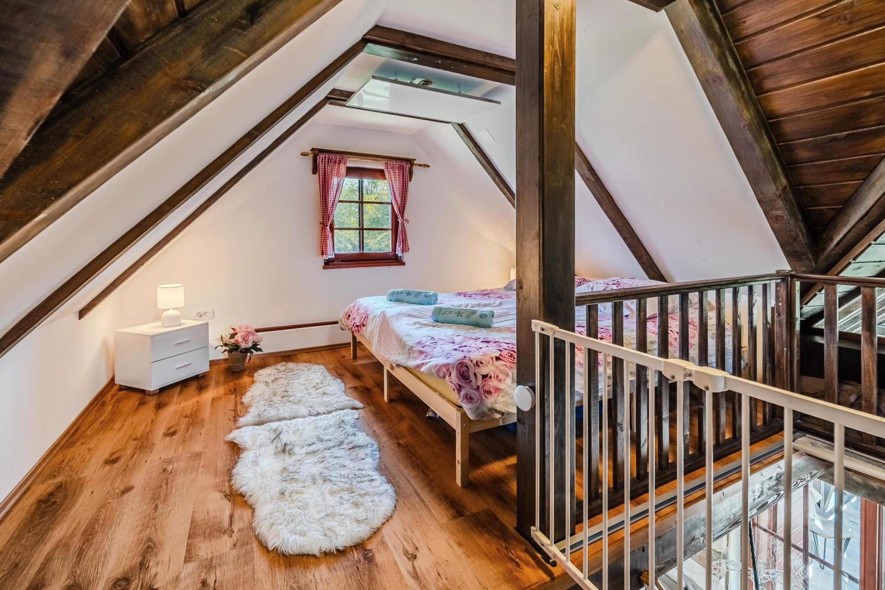 Nature Lodge With Sauna and Hot Tub - Happy Rentals