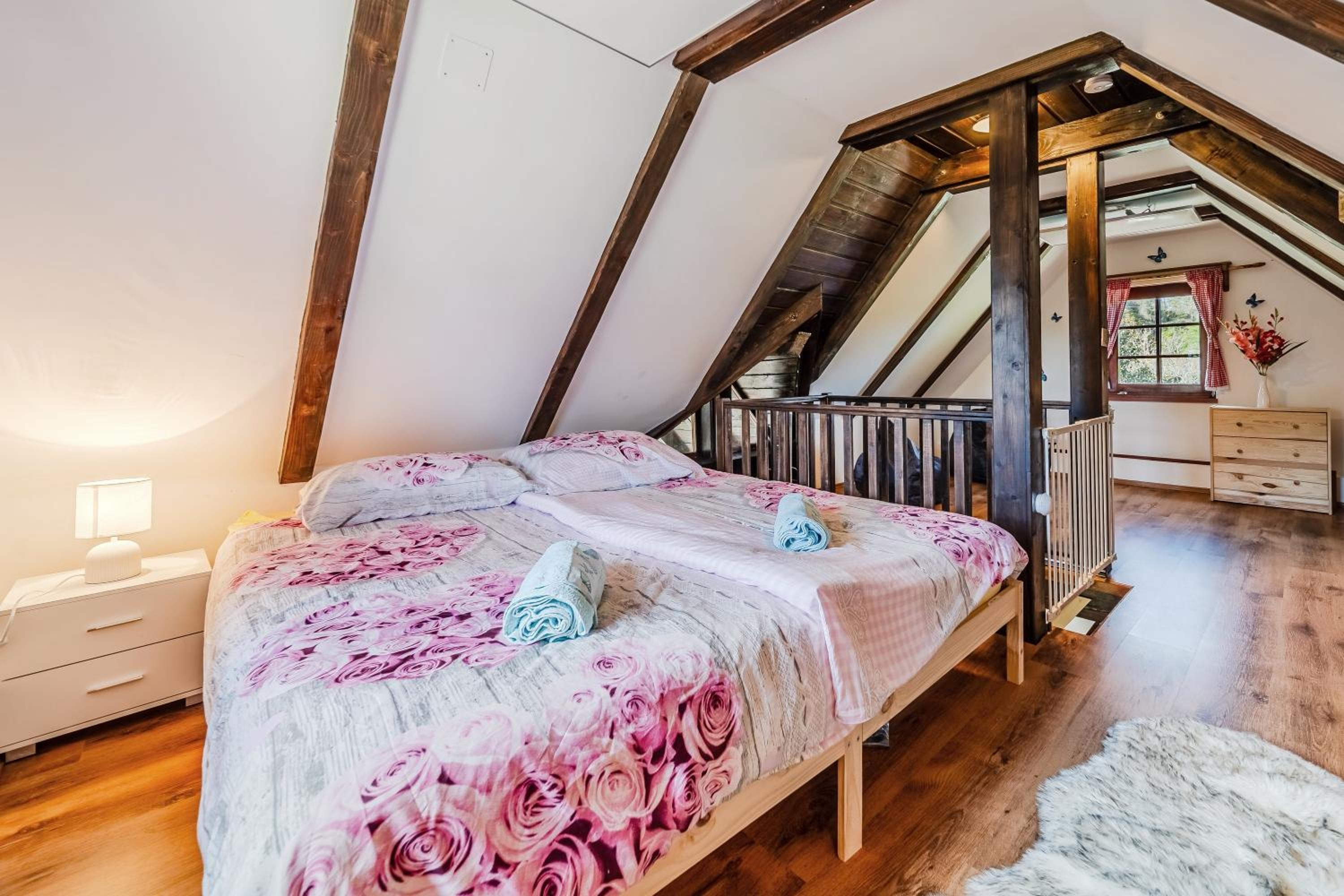 Nature Lodge With Sauna and Hot Tub - Happy Rentals