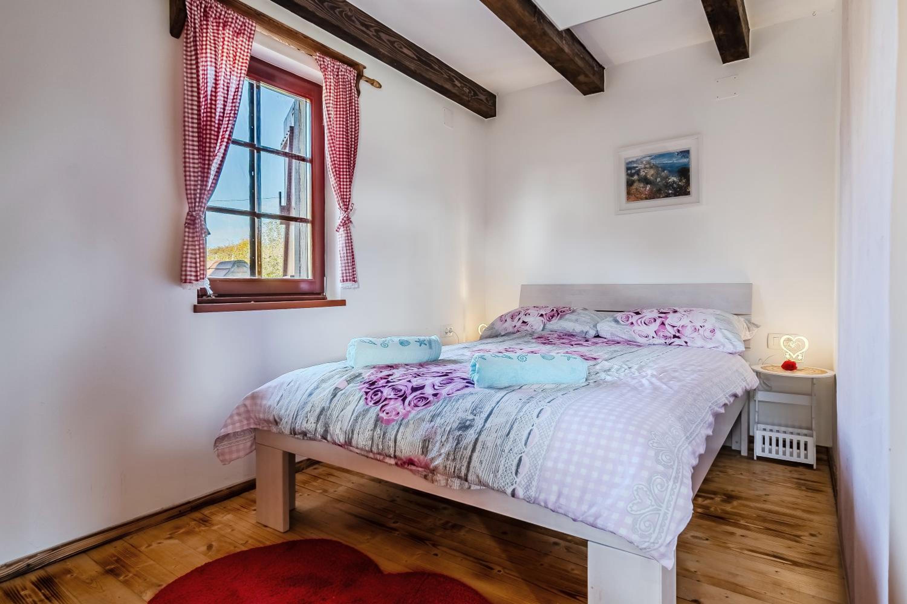 Nature Lodge With Sauna and Hot Tub - Happy Rentals