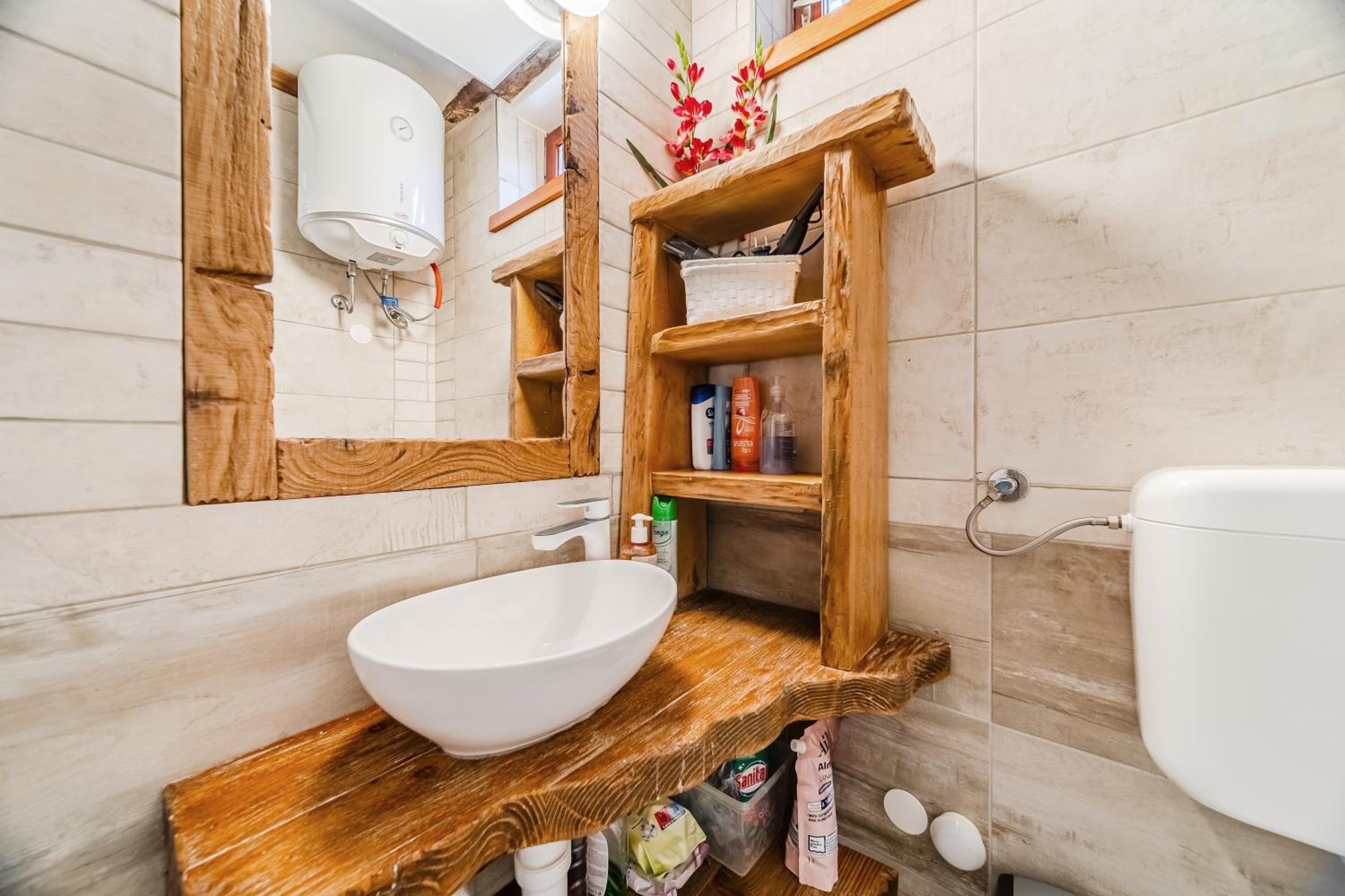 Nature Lodge With Sauna and Hot Tub - Happy Rentals
