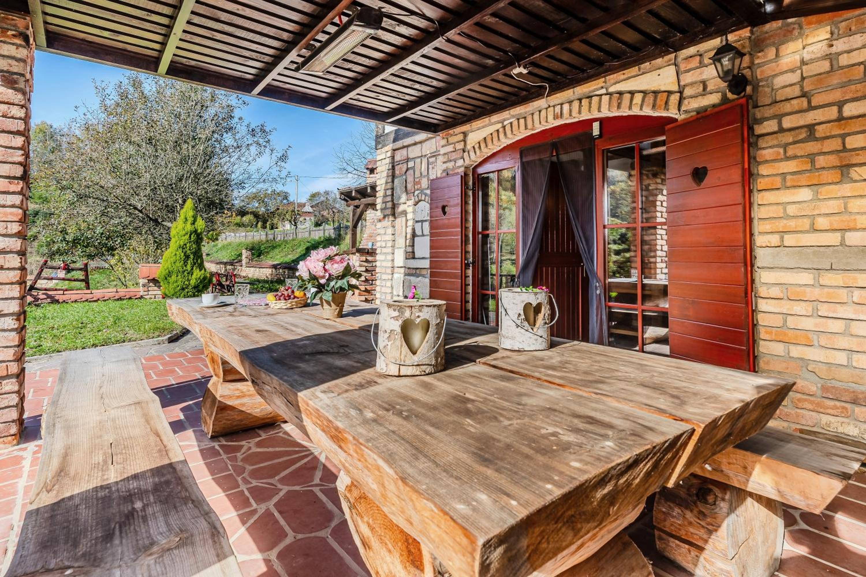 Nature Lodge With Sauna and Hot Tub - Happy Rentals