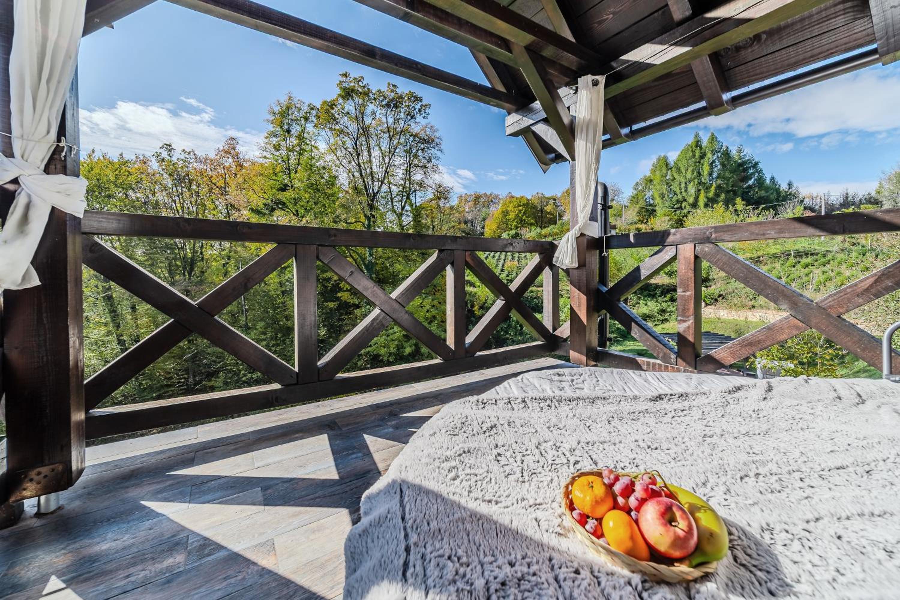 Nature Lodge With Sauna and Hot Tub - Happy Rentals