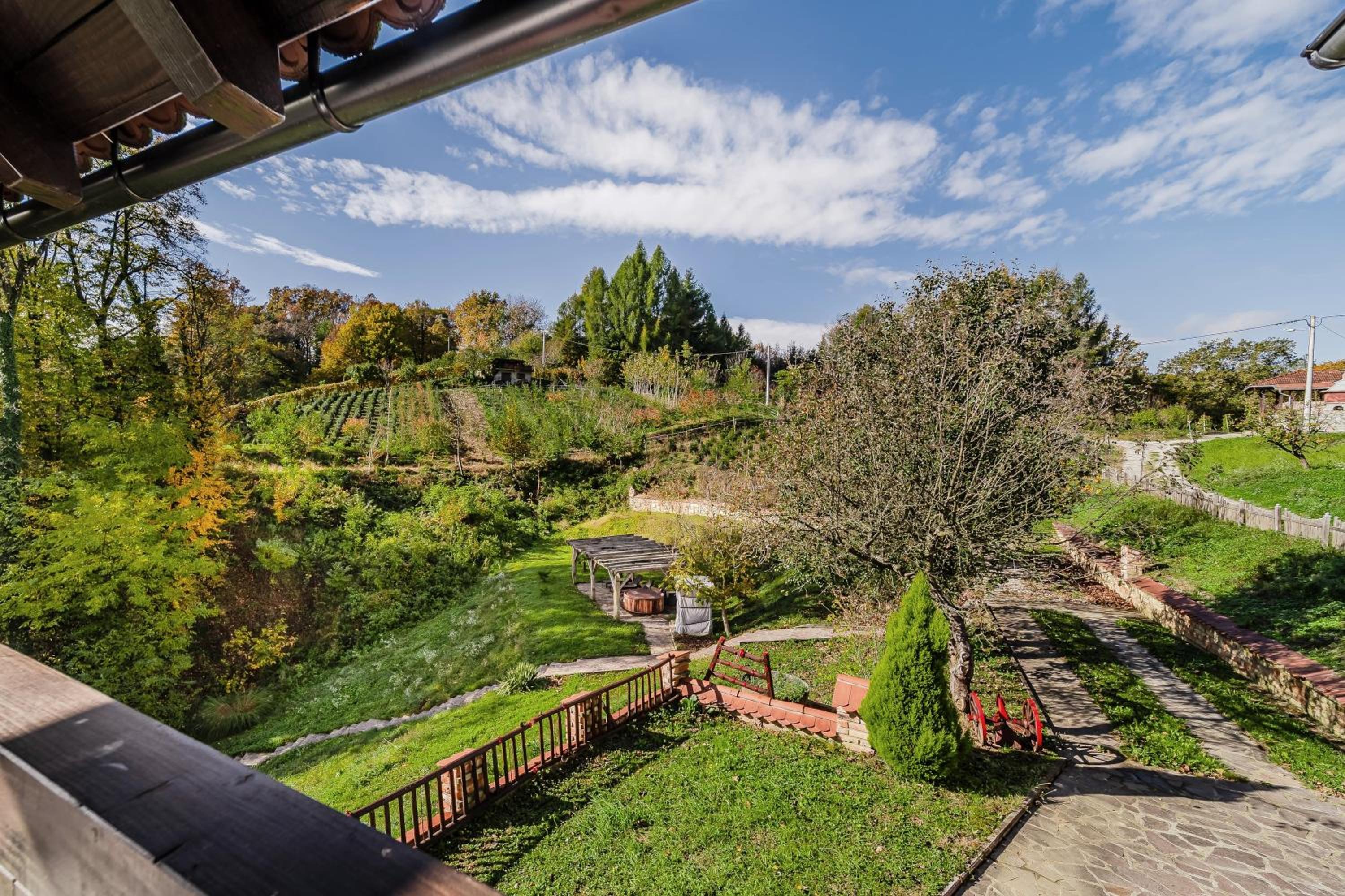 Nature Lodge With Sauna and Hot Tub - Happy Rentals