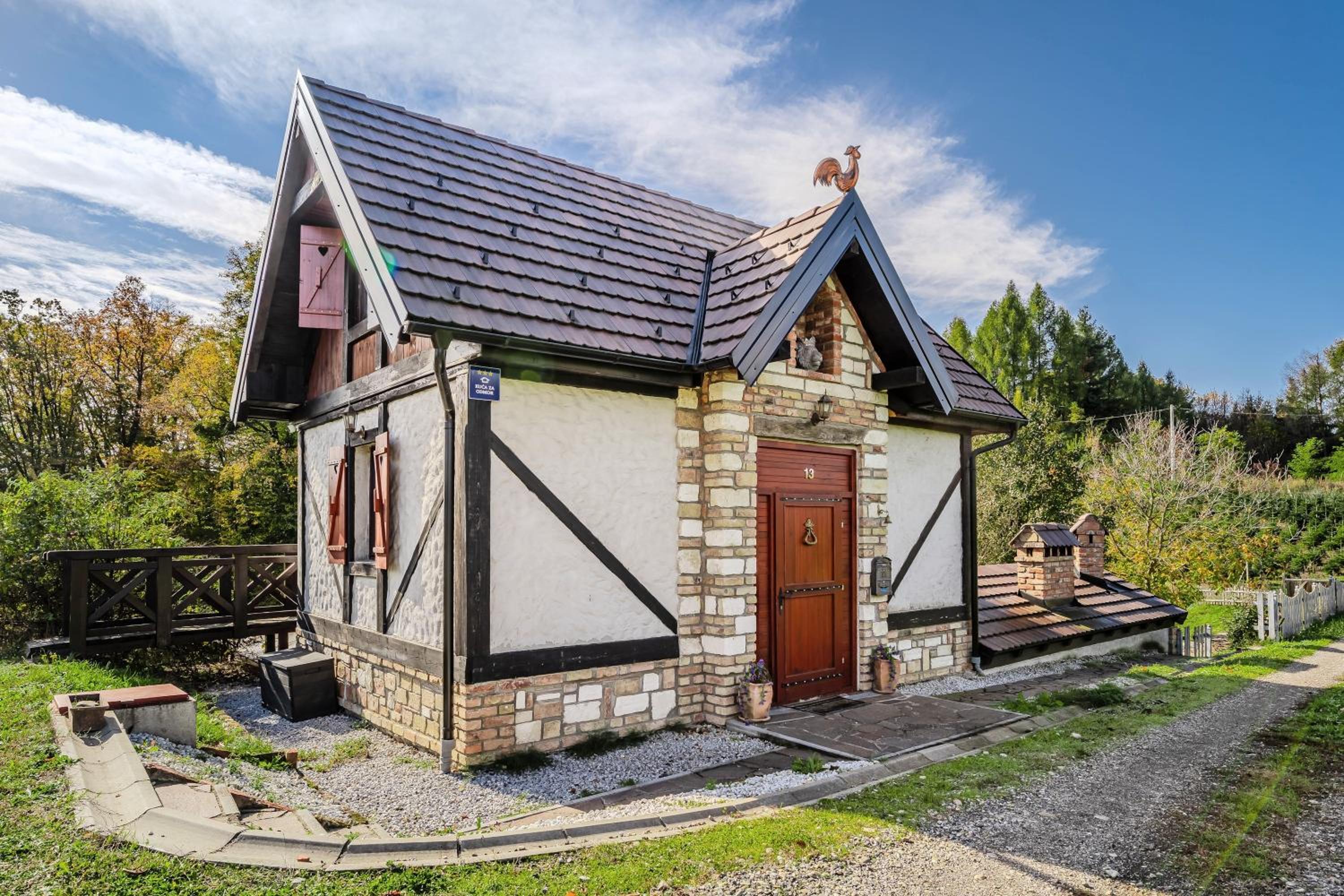 Nature Lodge With Sauna and Hot Tub - Happy Rentals