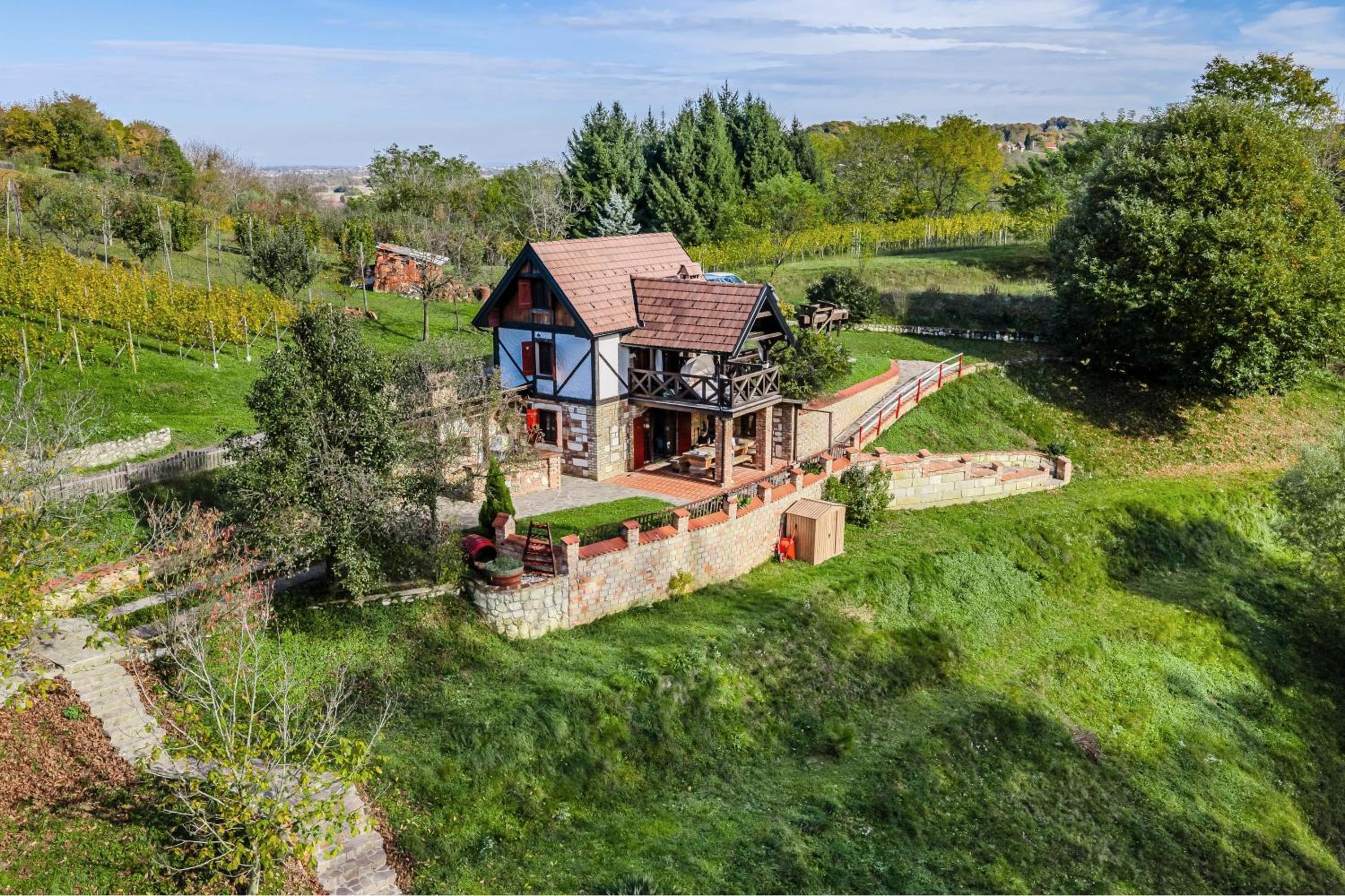Nature Lodge With Sauna and Hot Tub - Happy Rentals