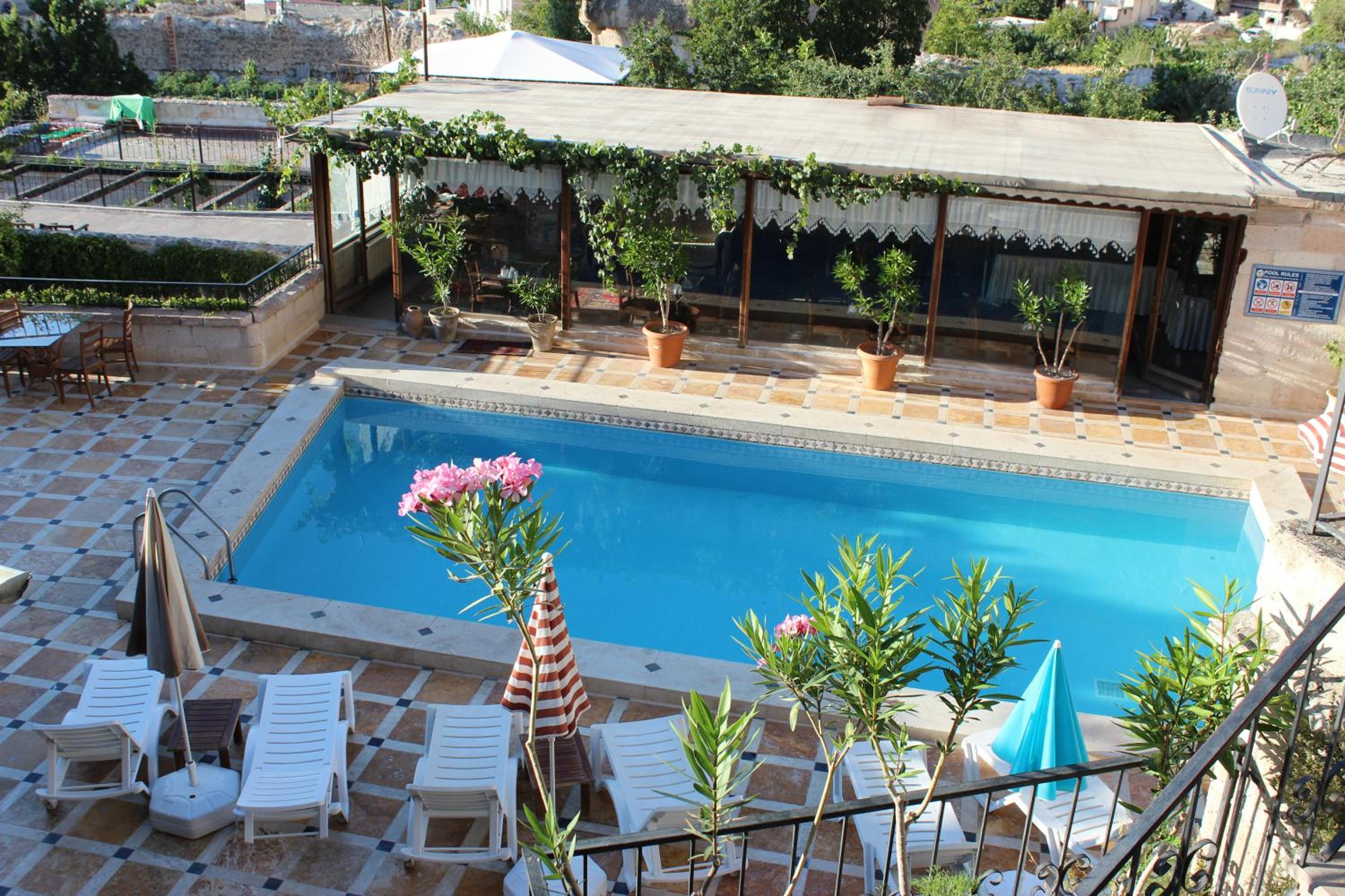 Local Cave House Hotel - Image 5