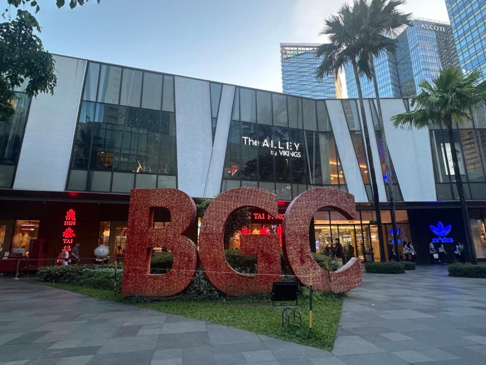 Spacious 1BR with 300MBPS Internet near High Street BGC