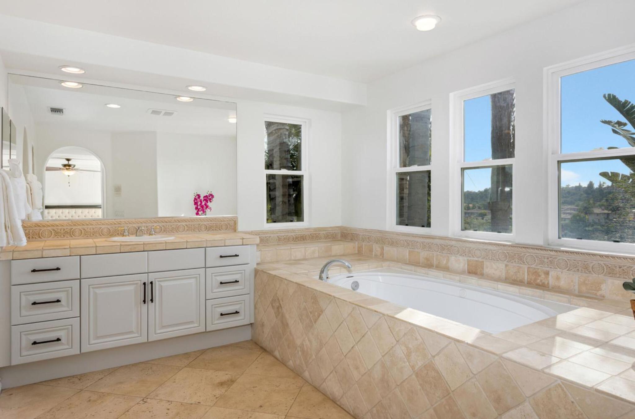 Spacious Luxury home in Gated Community with Resort Pool & Scenic Views