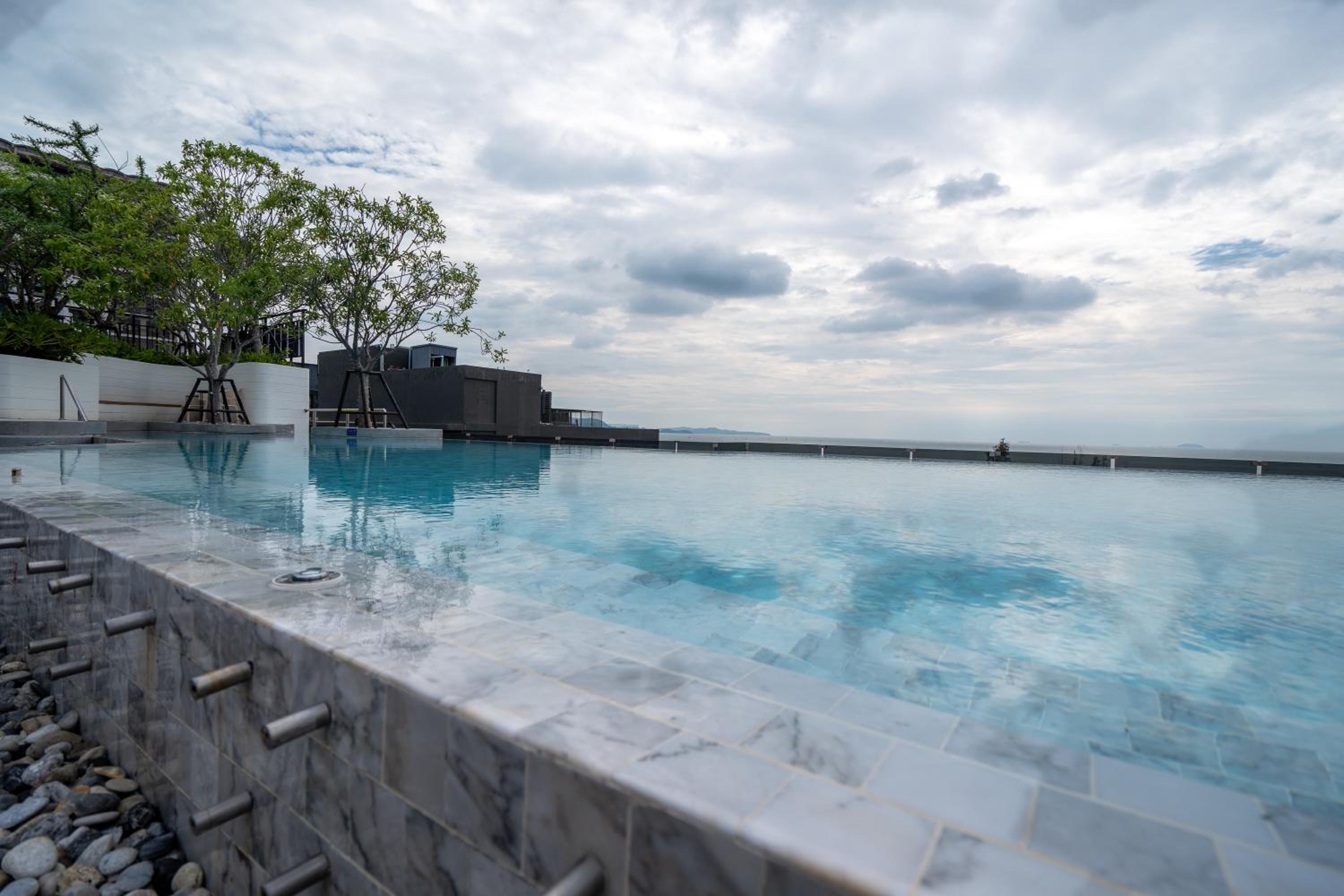 Bluphere Residence by Prop Hopper