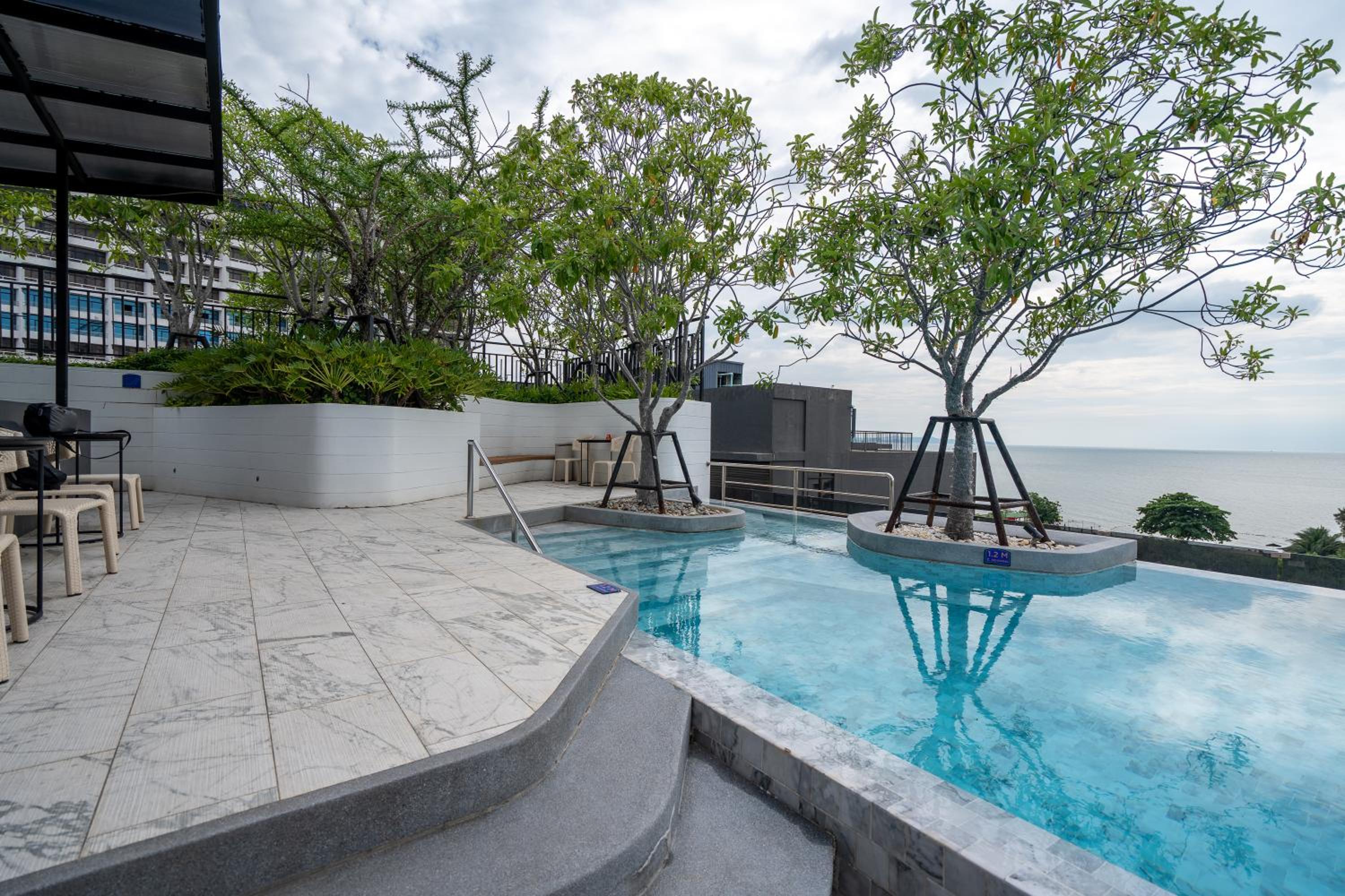 Bluphere Residence by Prop Hopper