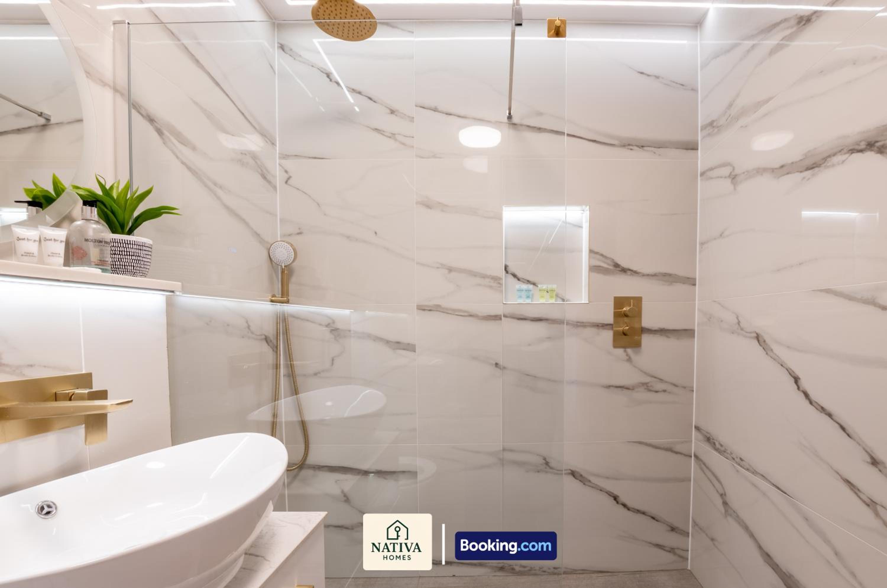 Modern 3BR Apartment By Nativa Homes Short Lets & Serviced Accommodation Harrow With Free WiFi & Parking, Family Comfort & Style