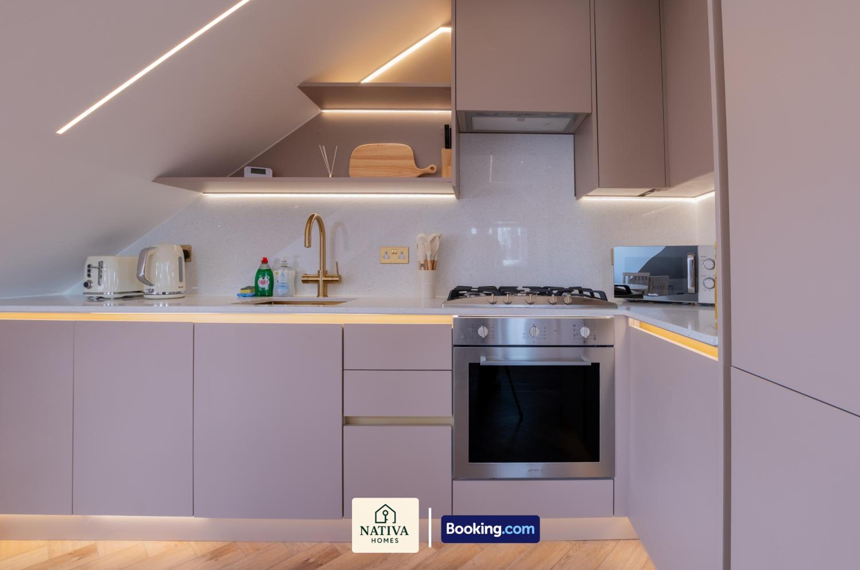 Modern 3BR Apartment By Nativa Homes Short Lets & Serviced Accommodation Harrow With Free WiFi & Parking, Family Comfort & Style