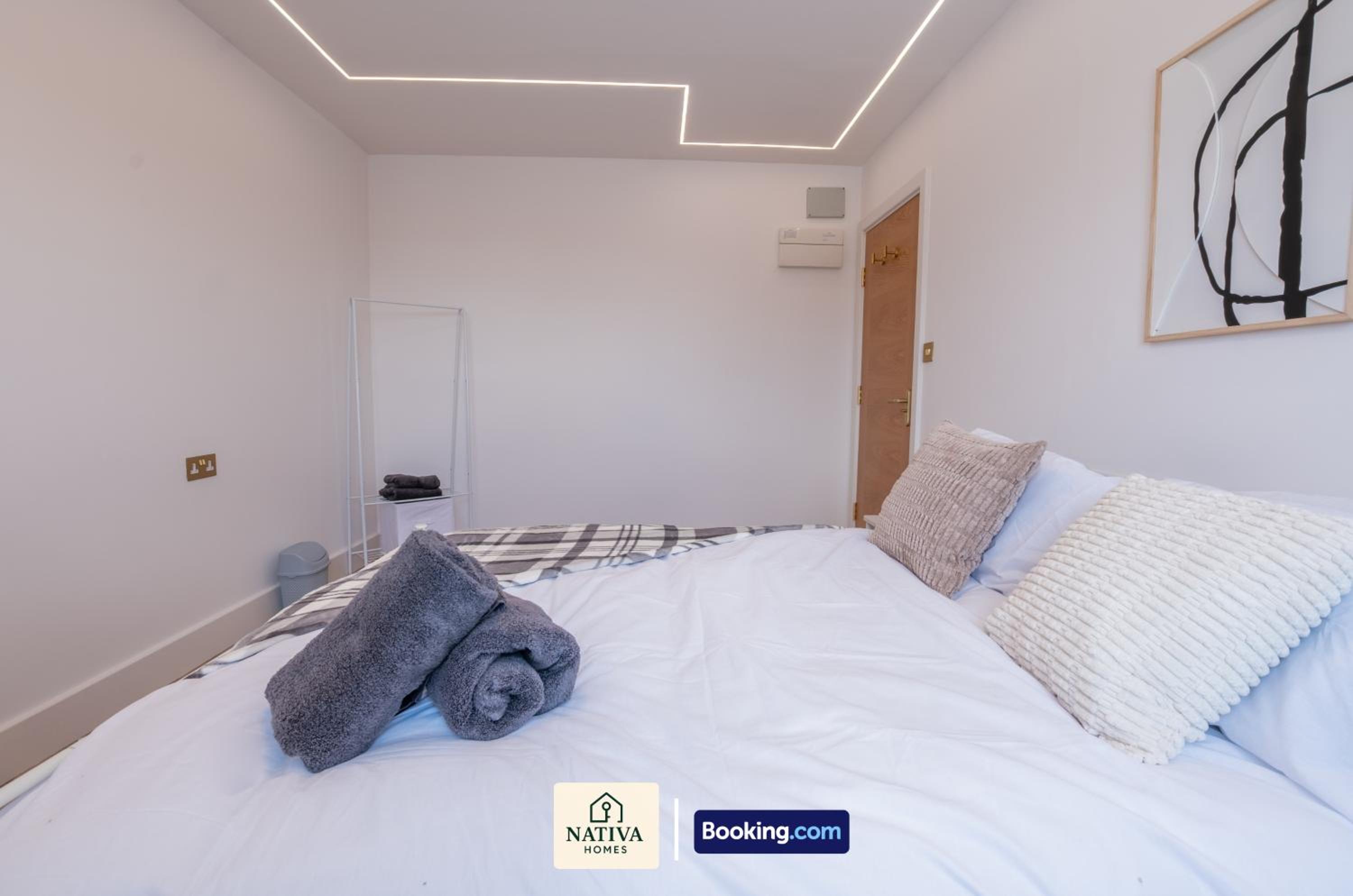Modern 3BR Apartment By Nativa Homes Short Lets & Serviced Accommodation Harrow With Free WiFi & Parking, Family Comfort & Style