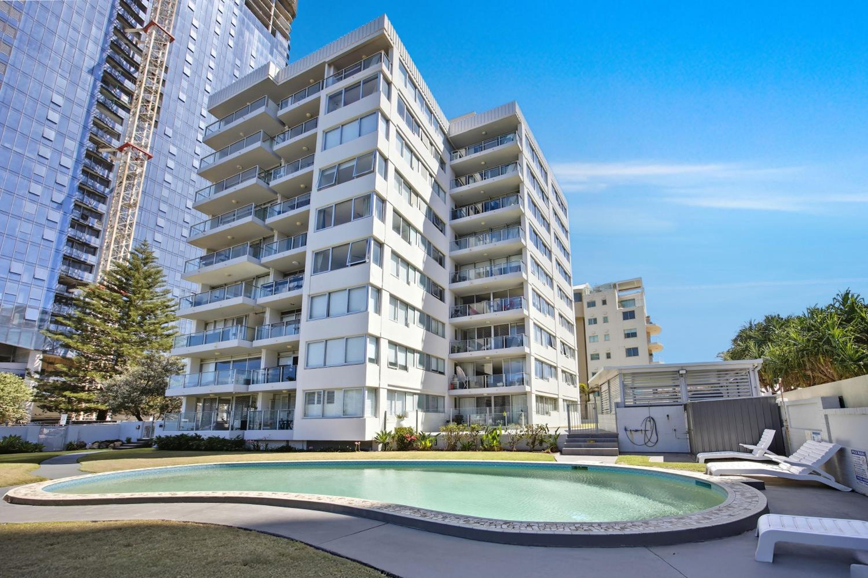 Oceanfront Serenity At Main Beach