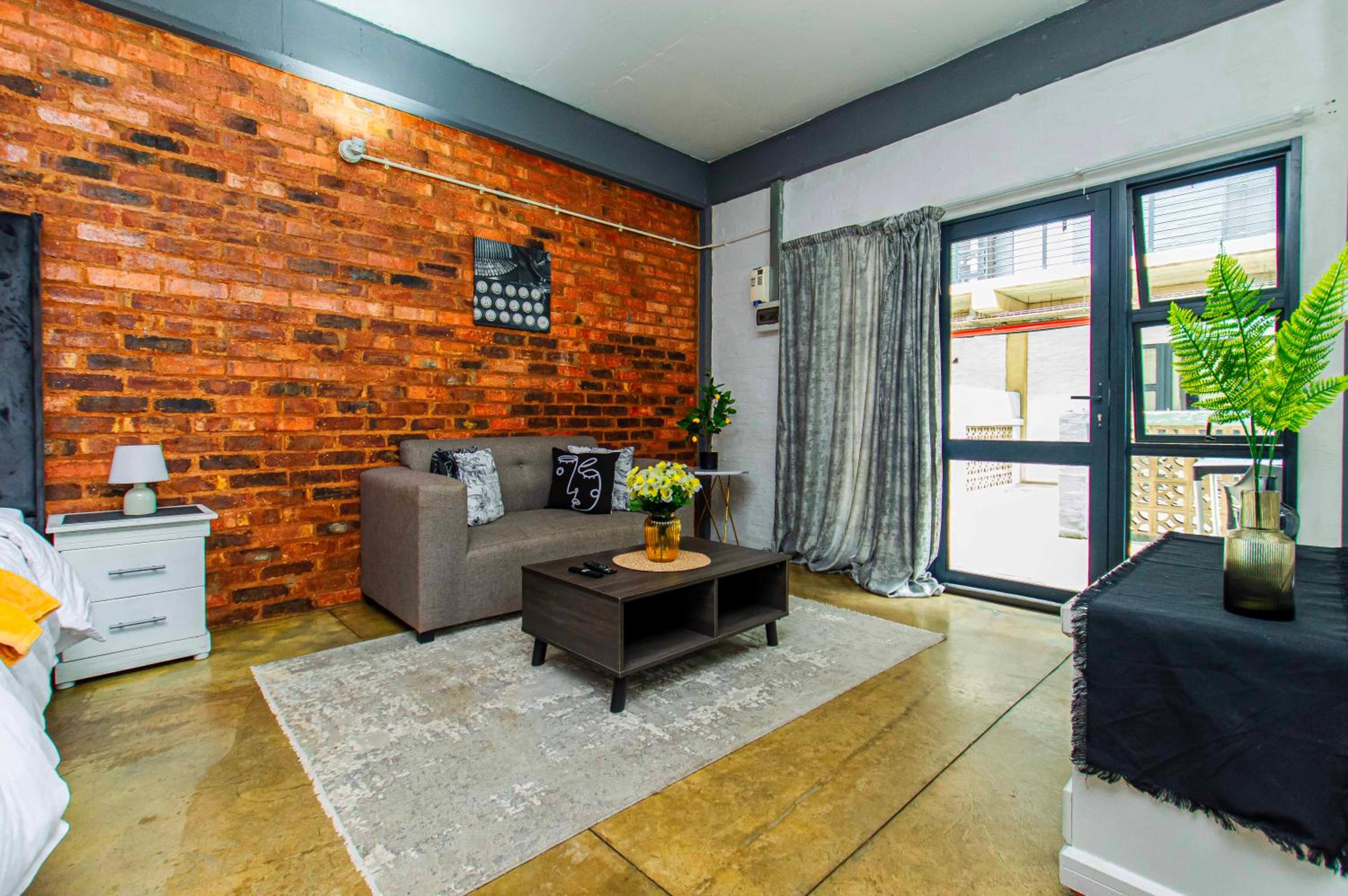 Craftmanship Black Diamond Apartment with Wi-fi and parking, Maboneng