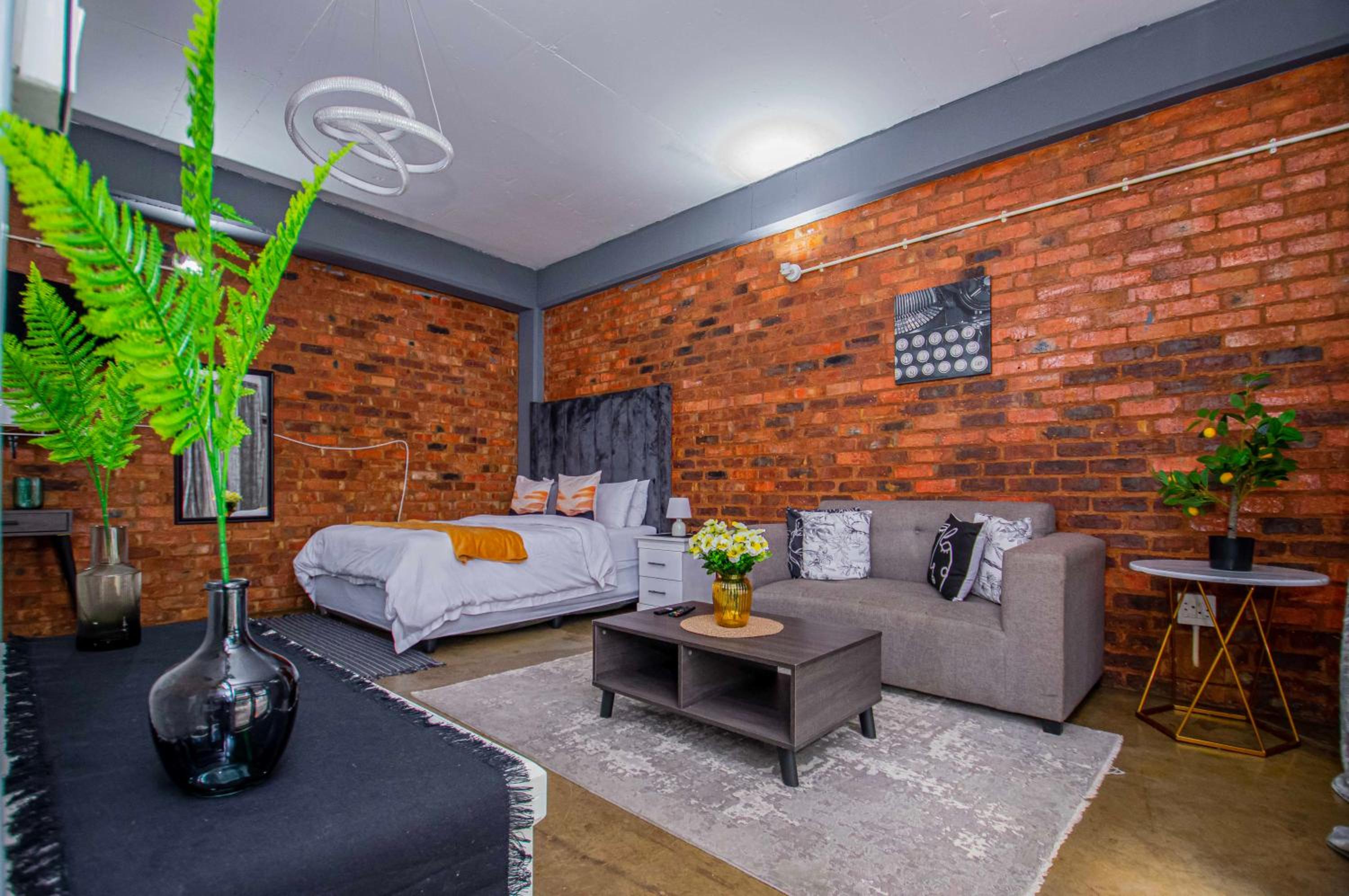 Craftmanship Black Diamond Apartment with Wi-fi and parking, Maboneng