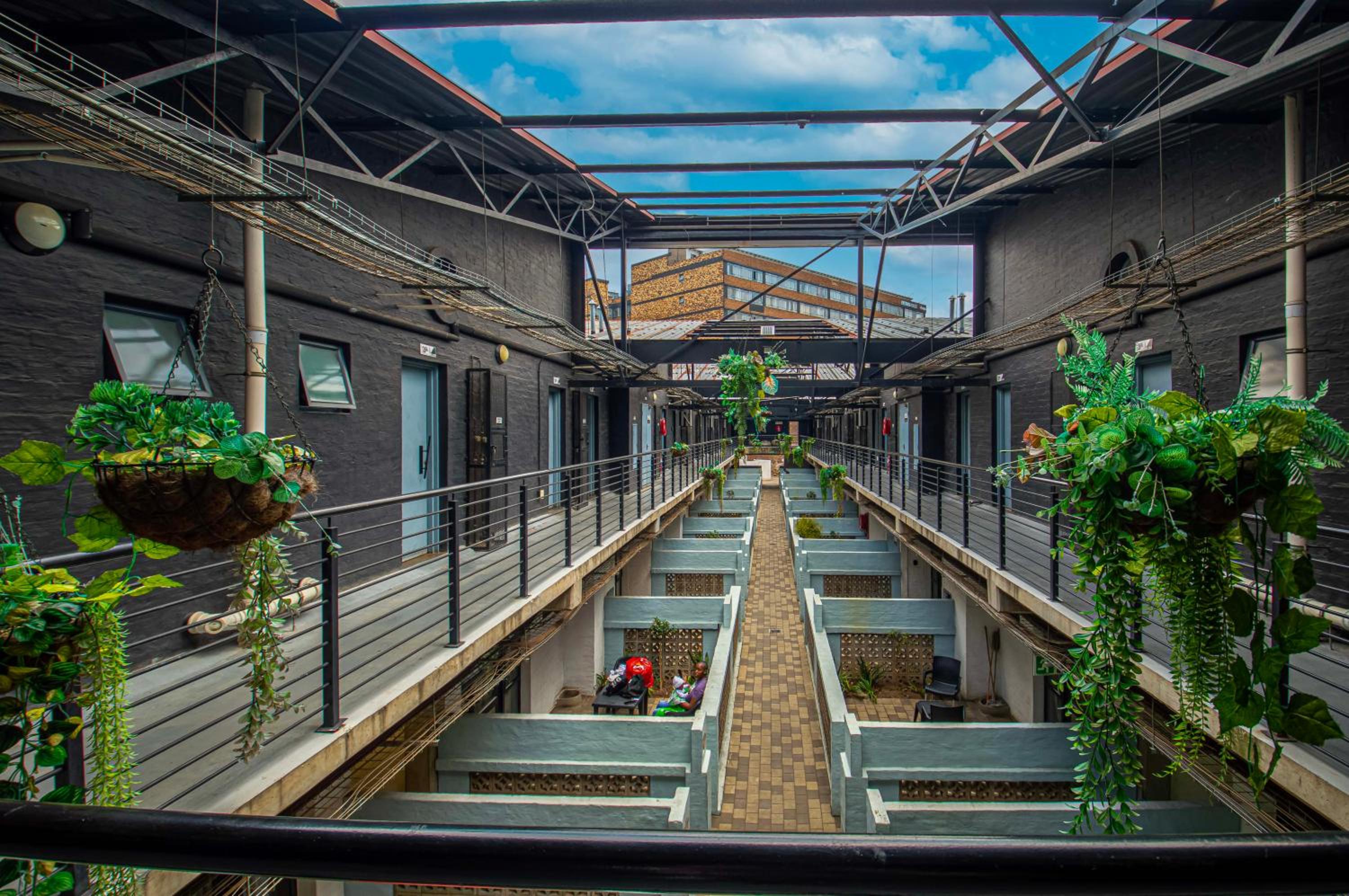 Craftmanship Black Diamond Apartment with Wi-fi and parking, Maboneng