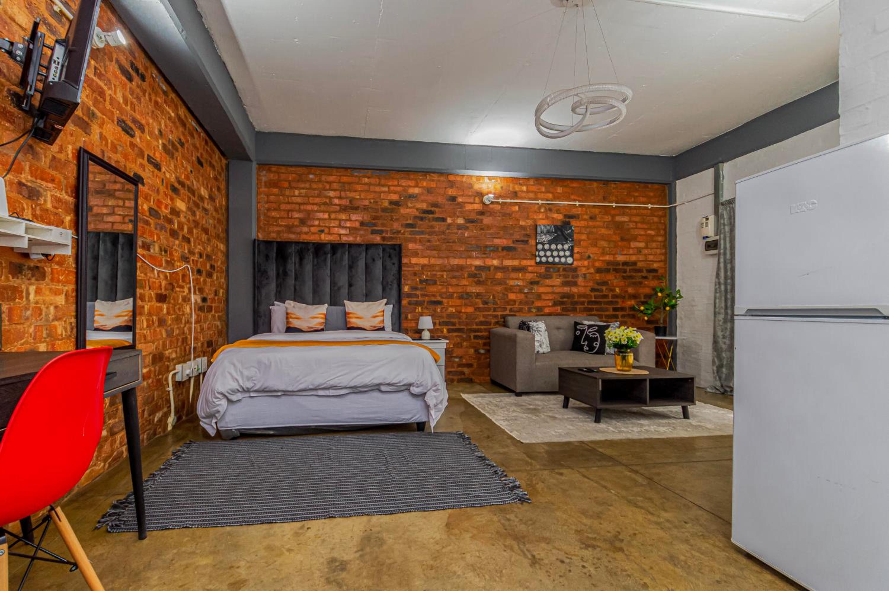 Craftmanship Black Diamond Apartment with Wi-fi and parking, Maboneng