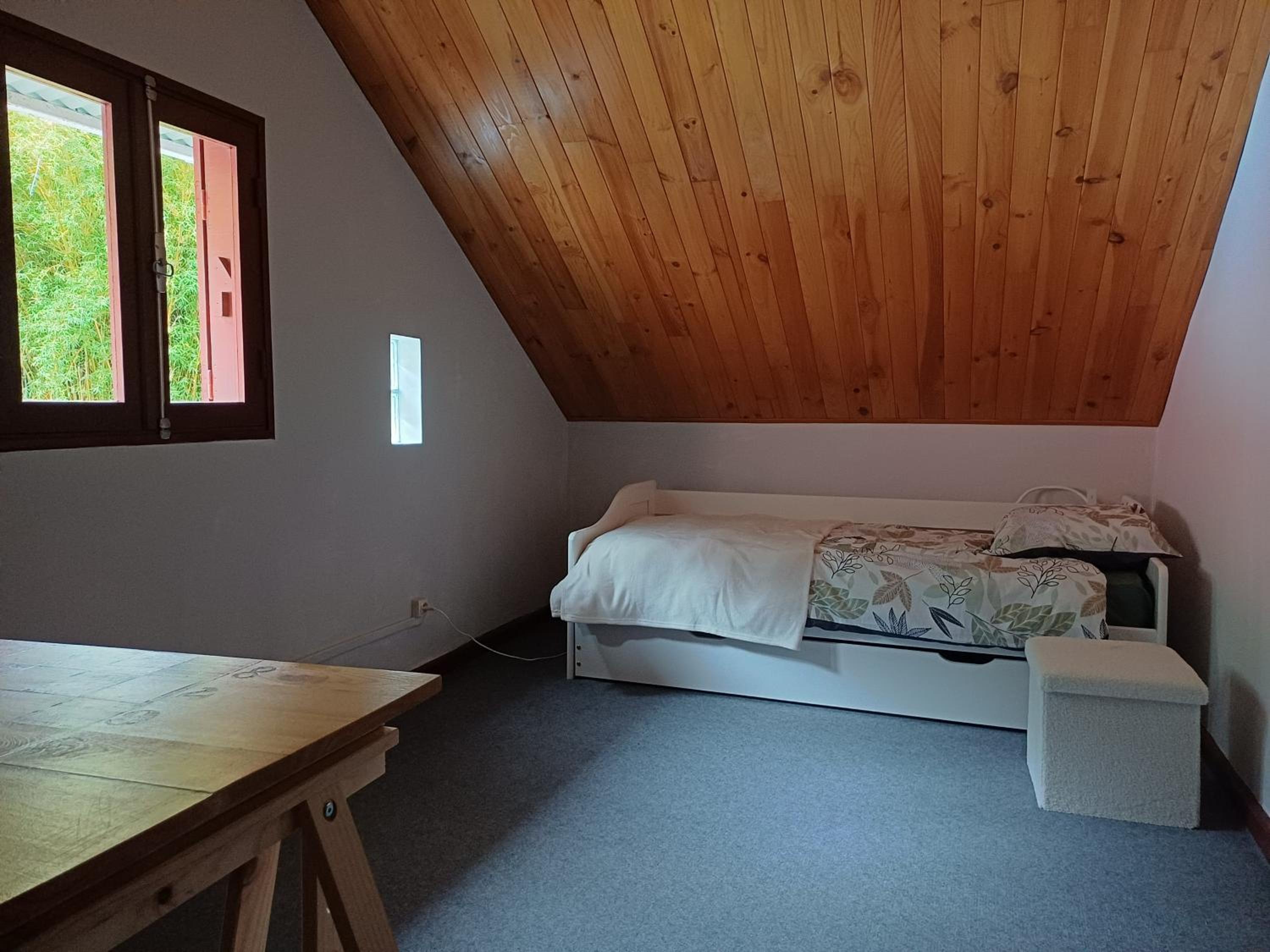 Lit simple en chambre partagée au Domaine de Baradoz